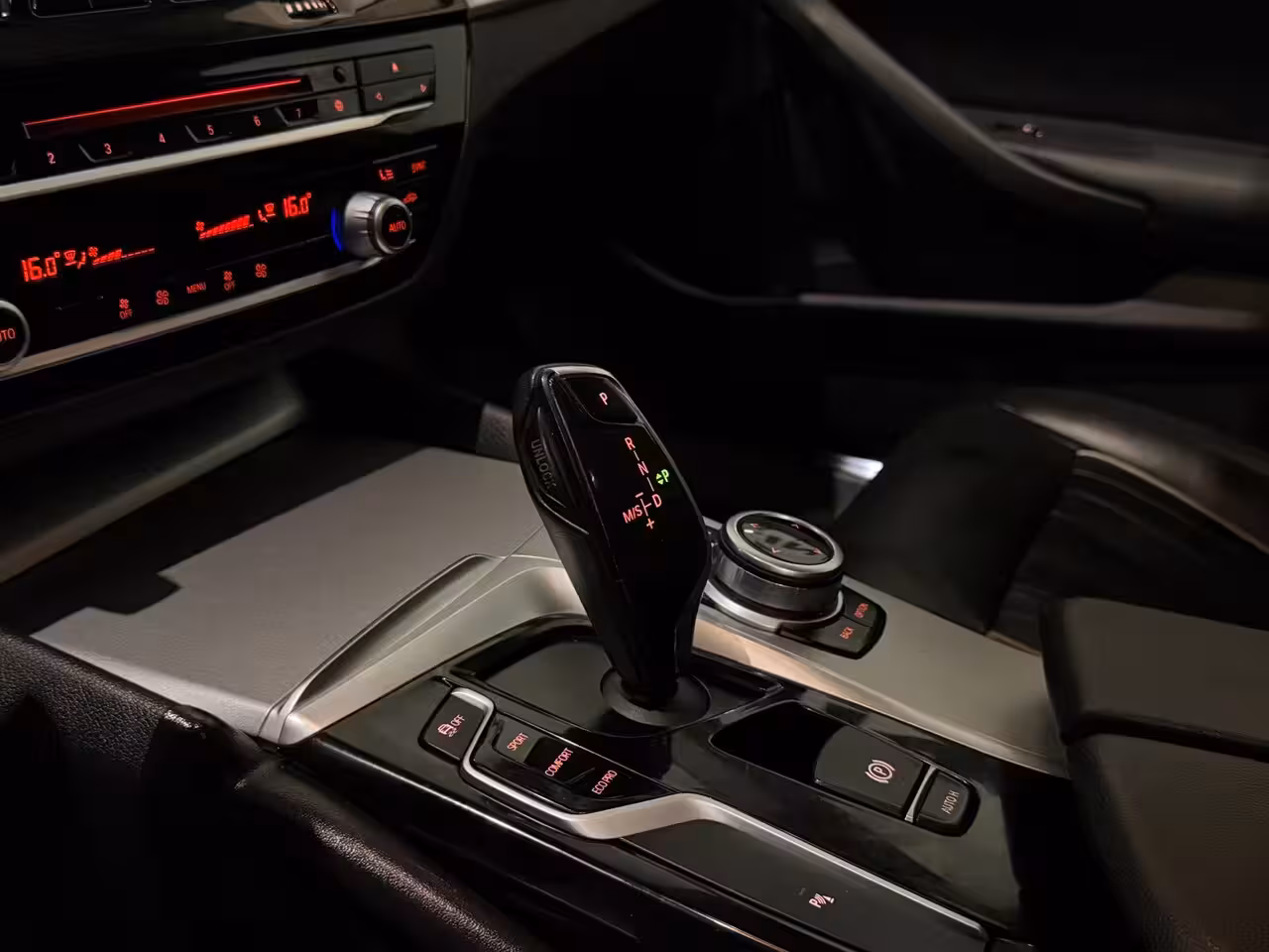 BMW 5-serie Touring 540d xDrive Executive AUTOMAAT CAMERA KEYLESS LEDER NAVI STOELVERW. ELEK STOELEN NAP GARAN