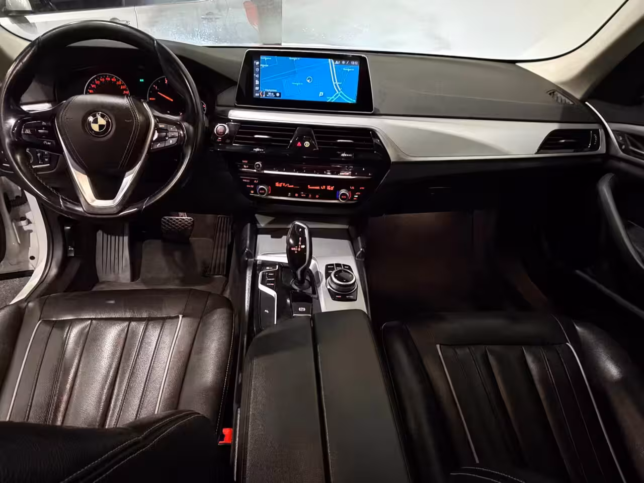 BMW 5-serie Touring 540d xDrive Executive AUTOMAAT CAMERA KEYLESS LEDER NAVI STOELVERW. ELEK STOELEN NAP GARAN