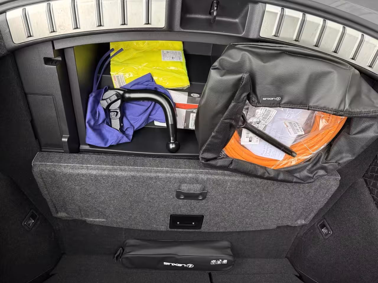 Lexus NX 450h+ AWD PLUG-IN Luxury Line TREKHAAK