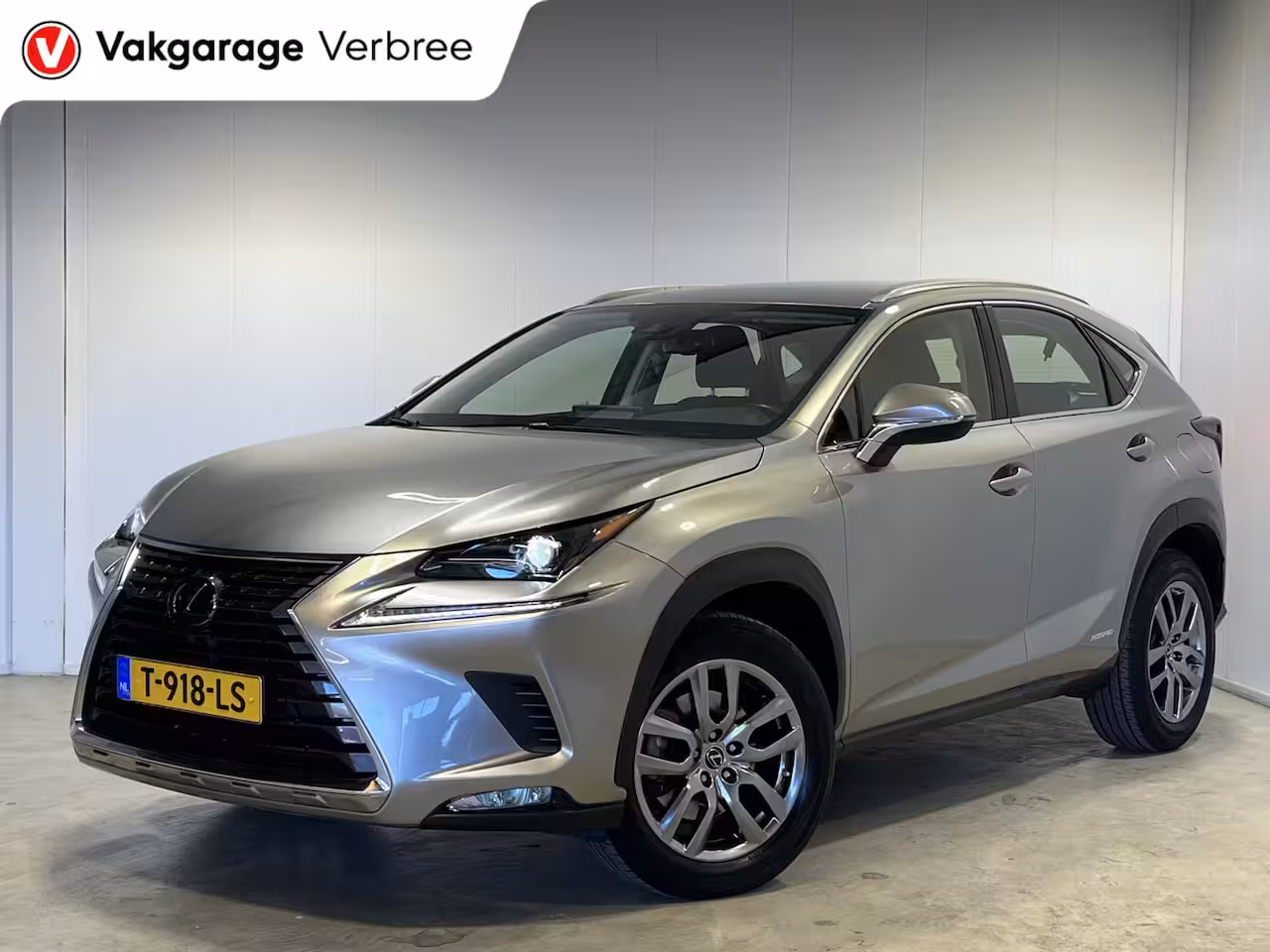 Lexus NX 300h Comfort line | Navigatie/Android/Apple Carplay | LM Velgen 18" | Achteruitrijcamera |