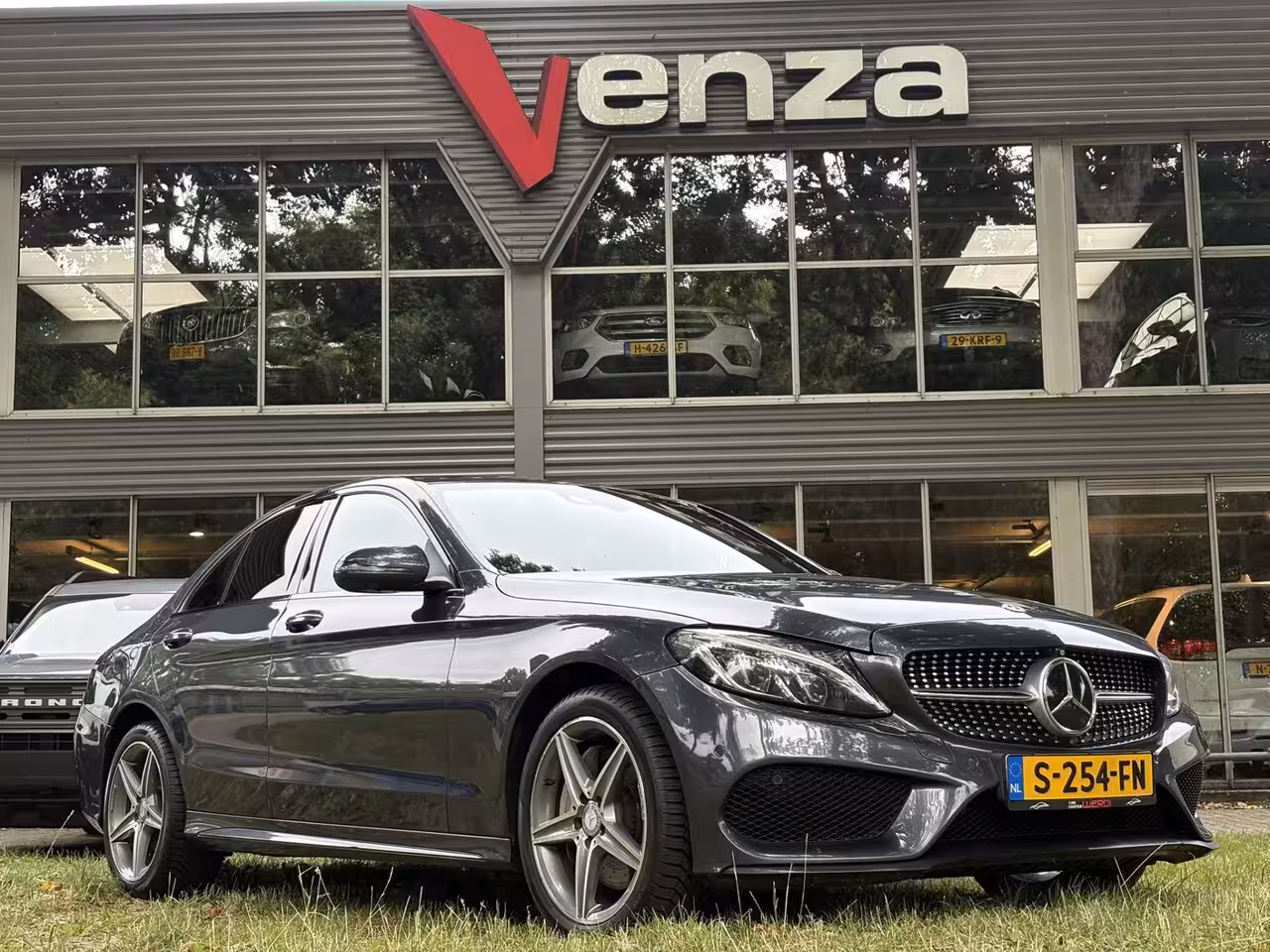 Mercedes-Benz C-klasse 250 HUD / 360 / ACC / Navi / Pano