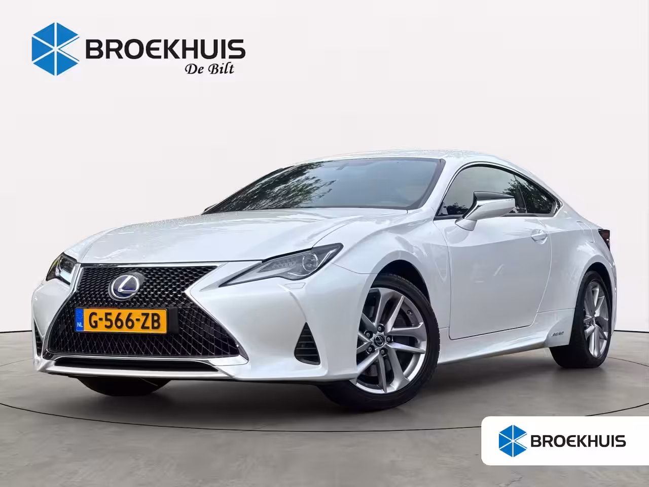 Lexus RC 300h | UNIEK | CRUISE CONTROL |CAMERA | DODE HOEK DETECTIE | STOELVERWARMING | FULL LED