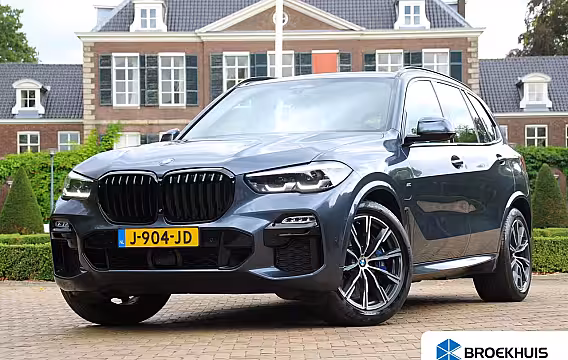 BMW X5 xDrive45e High Executive | NL-AUTO | M-SPORT | 360° CAMERA ELEKTR TREKHAAK | LUCHTVERING |