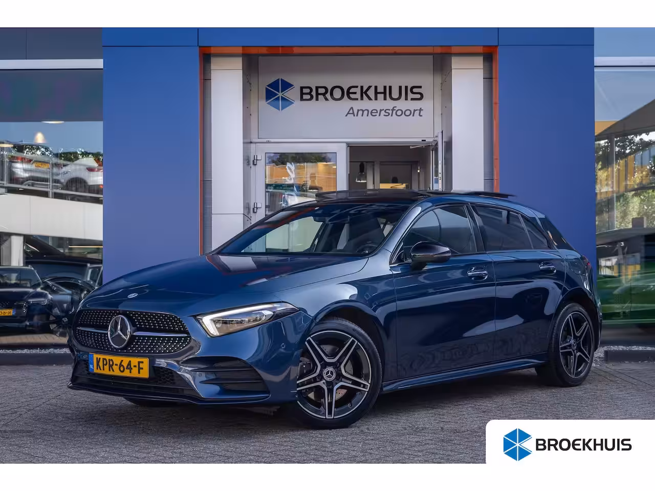 Mercedes-Benz A-klasse 250 e AMG Line | Panoramadak | Dodehoeksensor | 360° Camera | Lane Keeping Assist | Stoelv