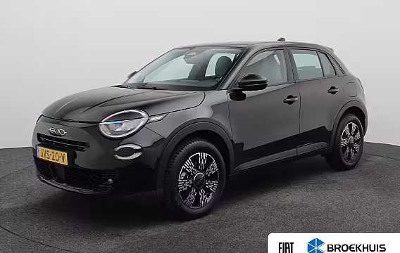 Fiat 600 1.2 Hybrid Icon | Automaat | Carplay | Cruise | Clima | Navi | 17"LMV | PDC V+A |