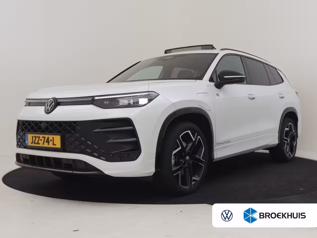 Volkswagen Tayron 1.5 eHybrid R-Line Edition | Black Edition | Panoramadak | Trekhaak l Leder l Harman & Kar