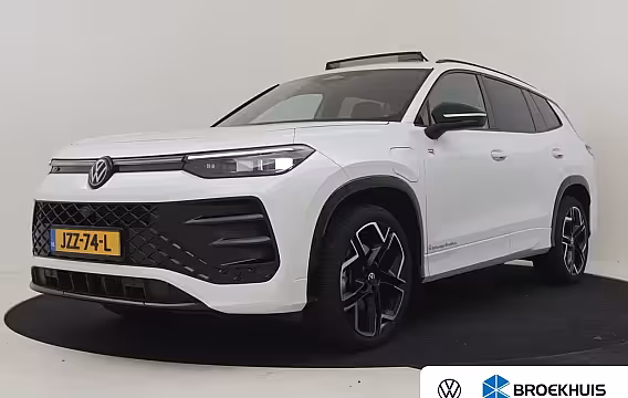 Volkswagen Tayron 1.5 eHybrid R-Line Edition | Black Edition | Panoramadak | Trekhaak l Leder l Harman & Kar