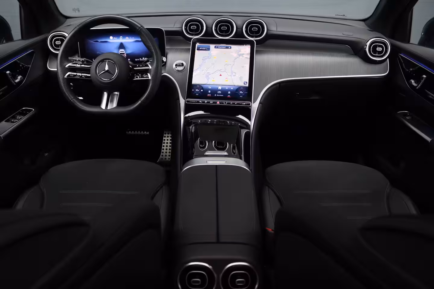 Mercedes-Benz GLC-klasse 400e 4MATIC AMG Line | Airmatic | Achterasbesturing | Distronic+ | Memory | Trekhaak | Dig