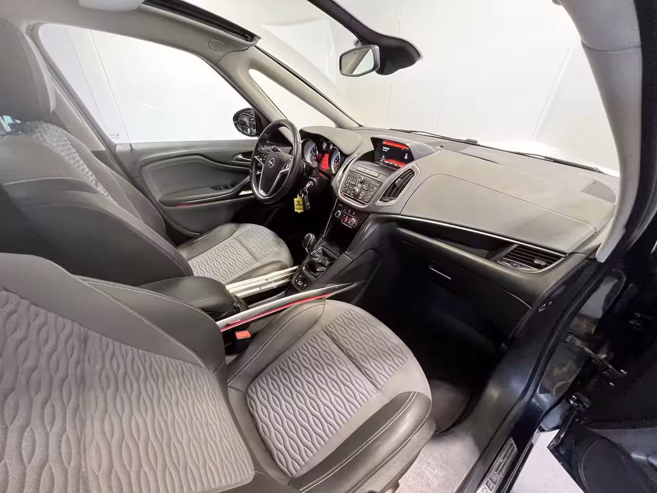 Opel Zafira Tourer 1.4 Cosmo 7pers. | Lichtmetalen Velgen 17" | Cruise Control | Airco | Bi-Xenon Koplampen |