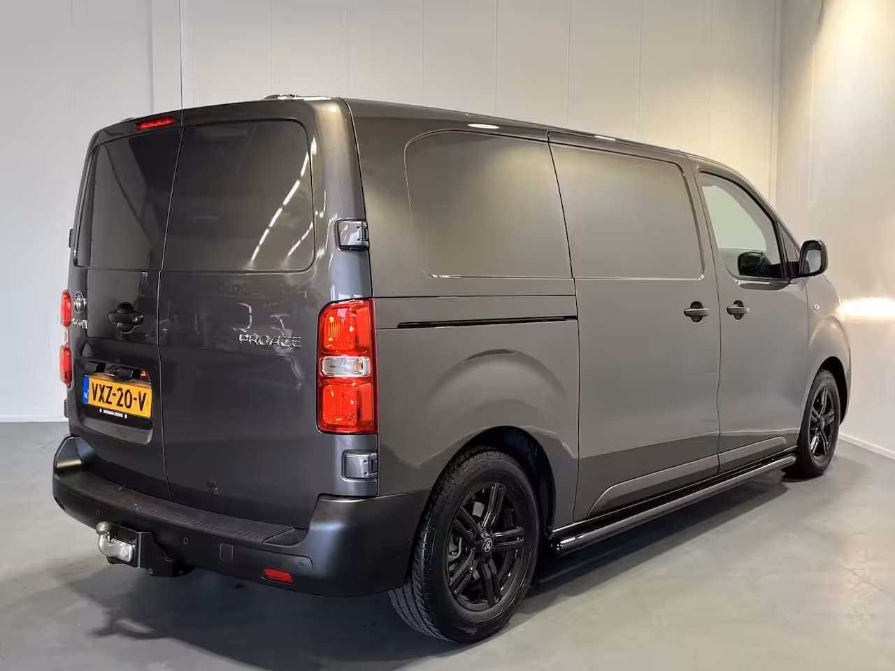 Toyota ProAce Worker 1.5 D-4D Live | Navigatie | LM Velgen | | PDC Achter | Sidebars