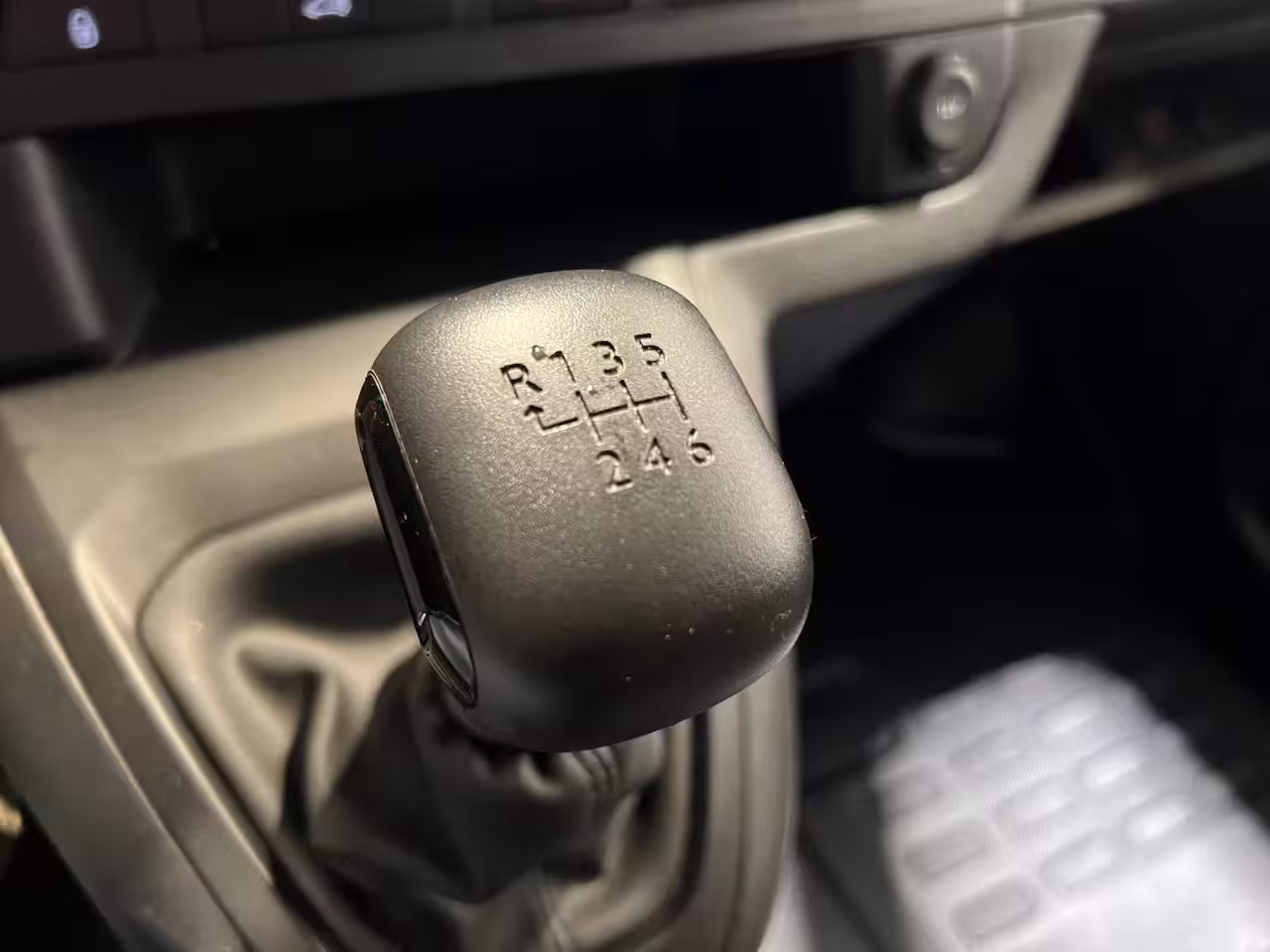 Toyota ProAce Worker 1.5 D-4D Live | Navigatie | LM Velgen | | PDC Achter | Sidebars