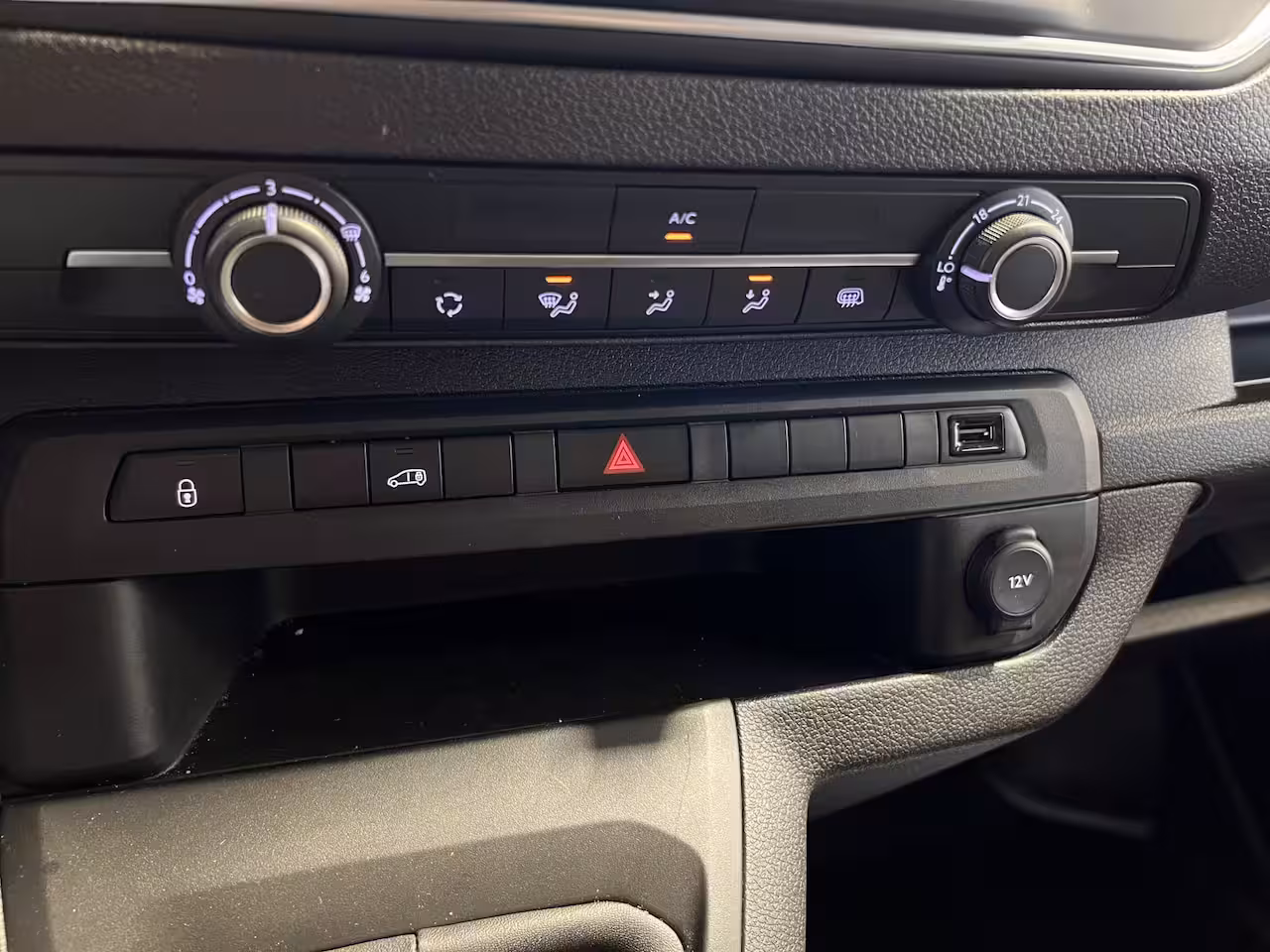 Toyota ProAce Worker 1.5 D-4D Live | Navigatie | LM Velgen | | PDC Achter | Sidebars