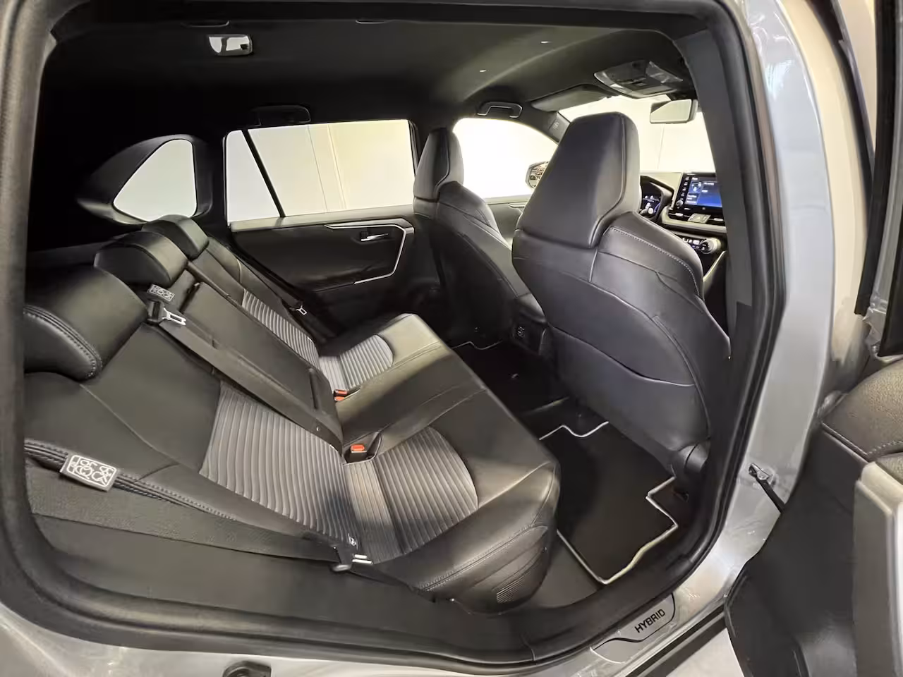Toyota RAV4 2.5 Hybrid Executive | Navigatie | LM Velgen 18" | Voorstoelen Verwarmd | PDC Voor en Acht