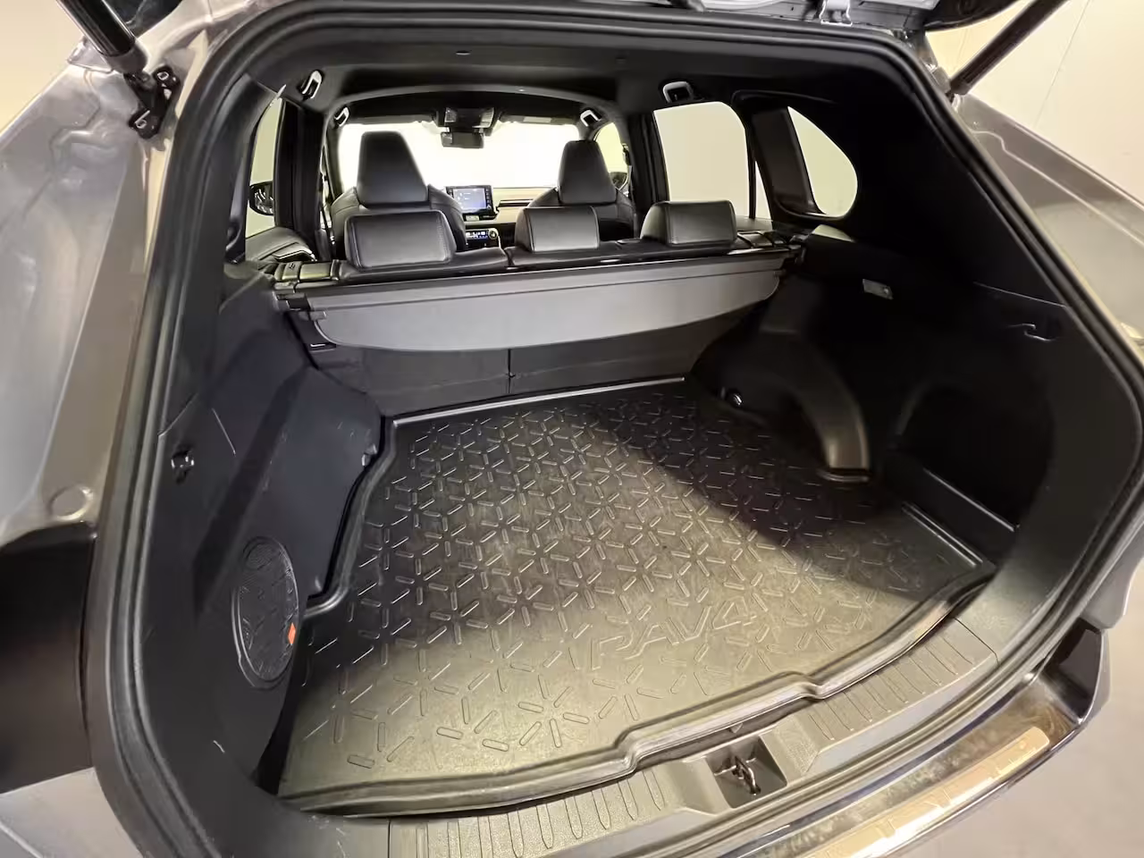 Toyota RAV4 2.5 Hybrid Executive | Navigatie | LM Velgen 18" | Voorstoelen Verwarmd | PDC Voor en Acht
