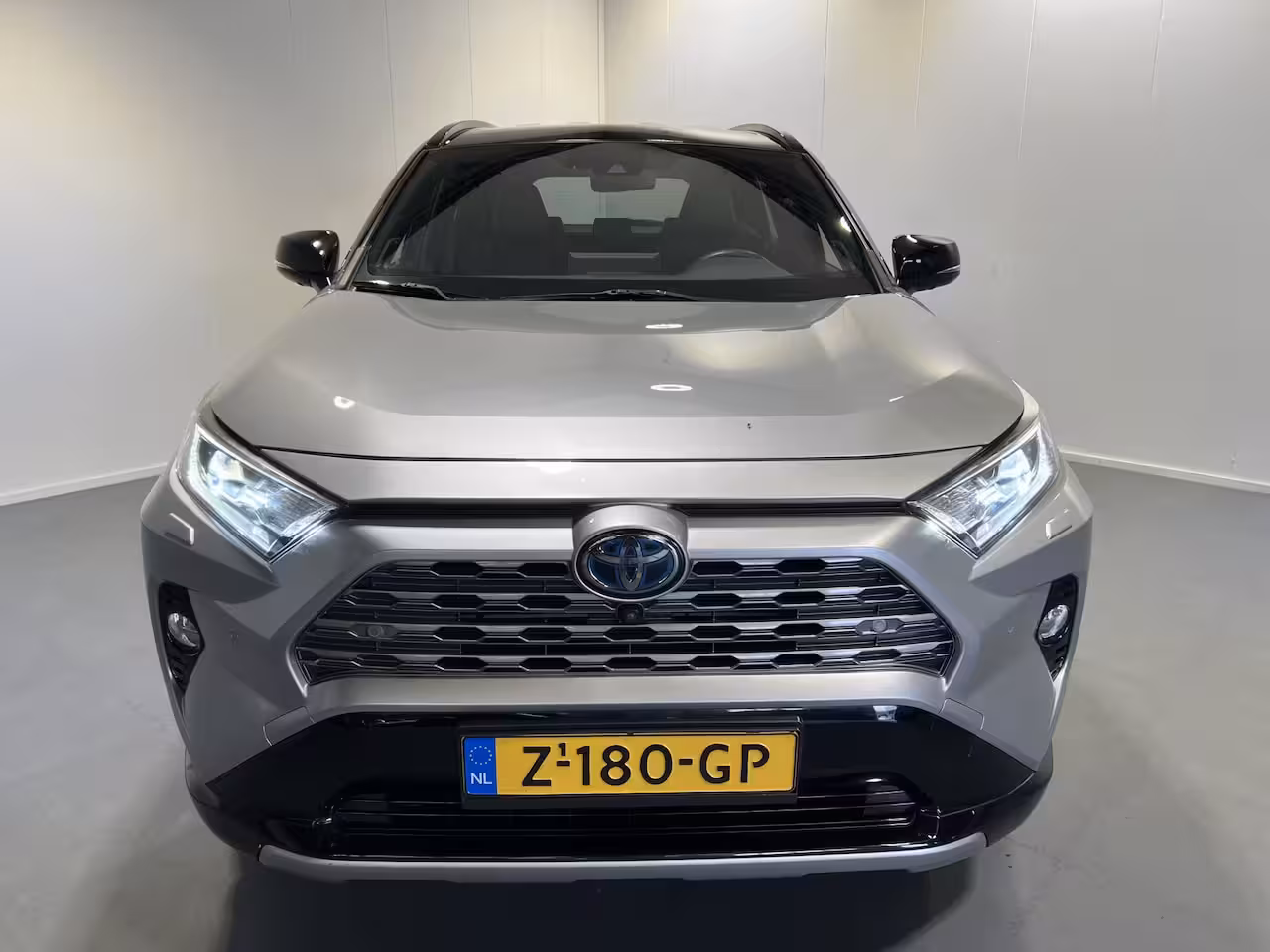 Toyota RAV4 2.5 Hybrid Executive | Navigatie | LM Velgen 18" | Voorstoelen Verwarmd | PDC Voor en Acht