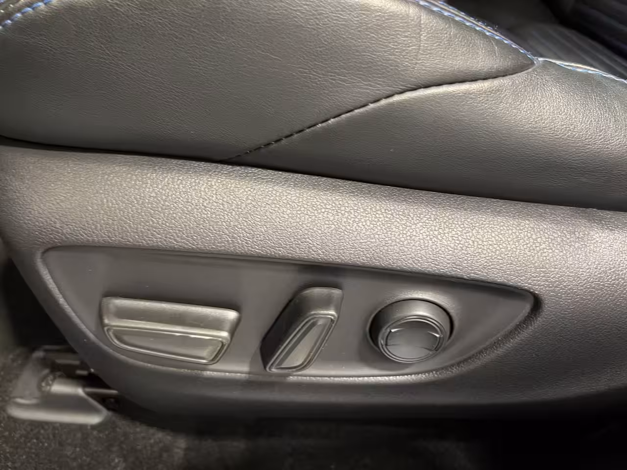 Toyota RAV4 2.5 Hybrid Executive | Navigatie | LM Velgen 18" | Voorstoelen Verwarmd | PDC Voor en Acht