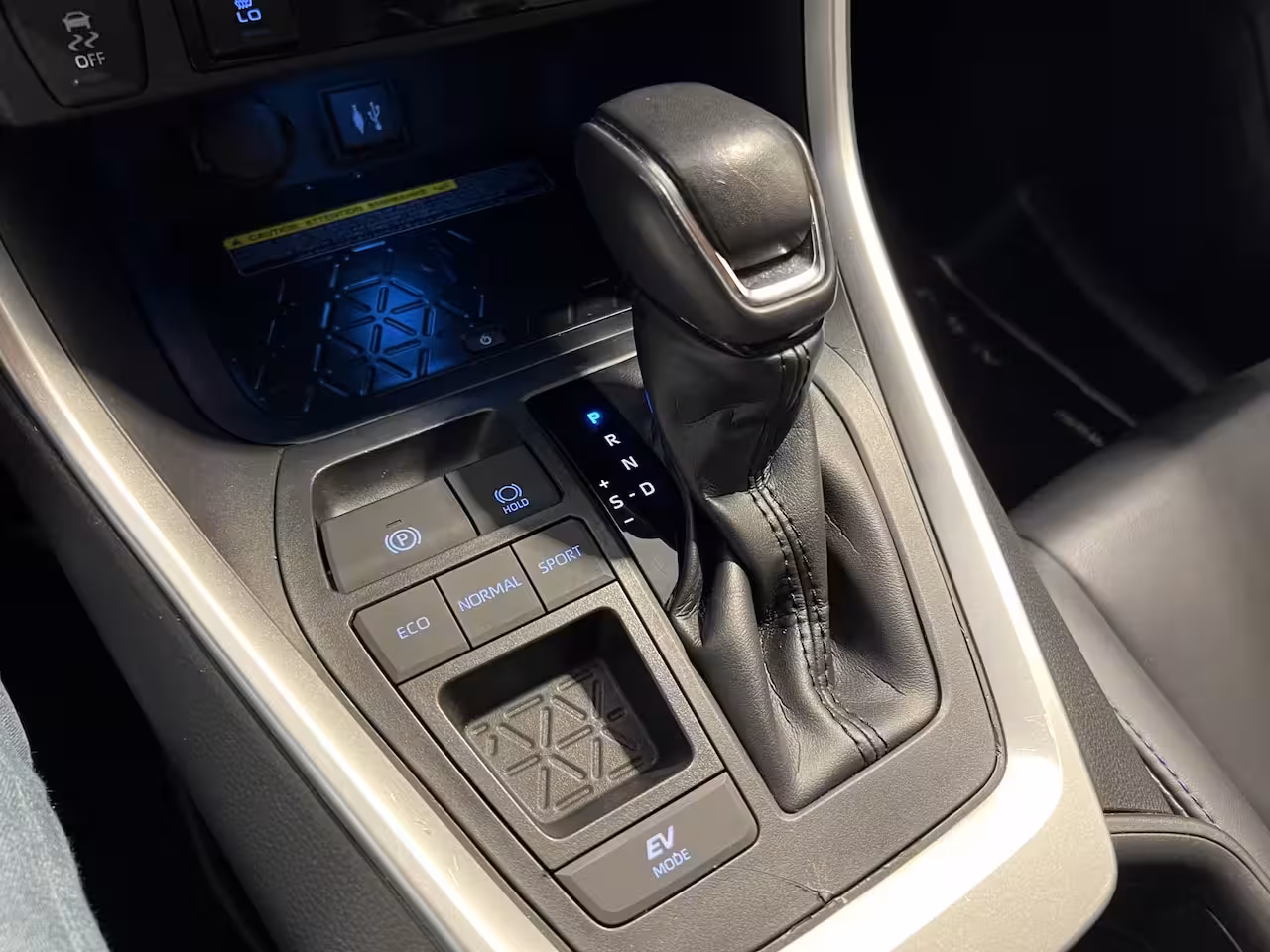 Toyota RAV4 2.5 Hybrid Executive | Navigatie | LM Velgen 18" | Voorstoelen Verwarmd | PDC Voor en Acht