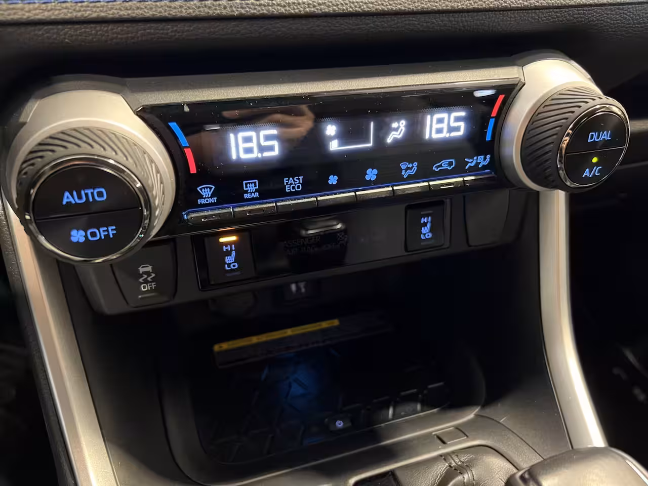 Toyota RAV4 2.5 Hybrid Executive | Navigatie | LM Velgen 18" | Voorstoelen Verwarmd | PDC Voor en Acht
