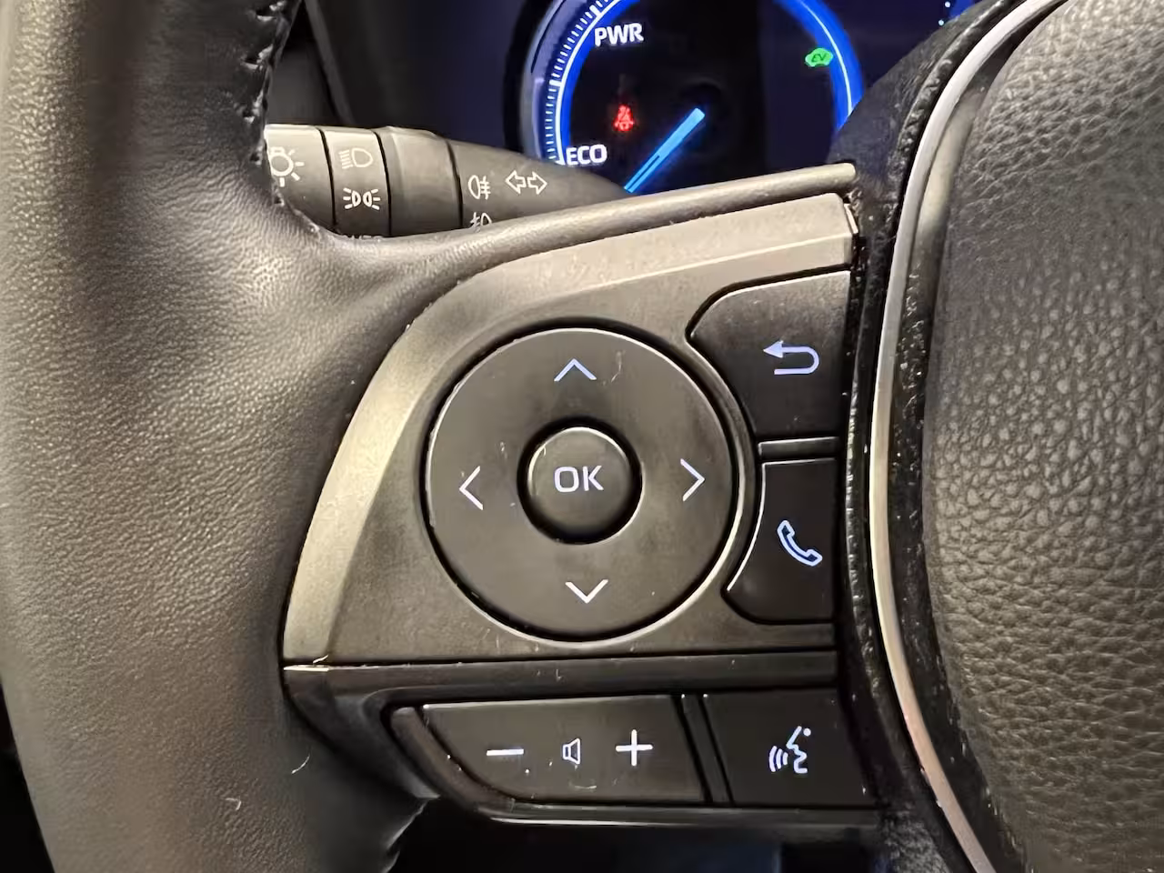 Toyota RAV4 2.5 Hybrid Executive | Navigatie | LM Velgen 18" | Voorstoelen Verwarmd | PDC Voor en Acht