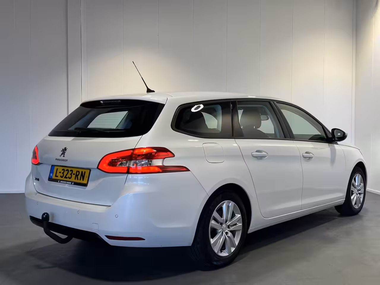Peugeot 308 SW 1.2 PureTech Blue Lease Active | Android Auto/Apple Carplay | LM Velgen 16" | Achteruitrij