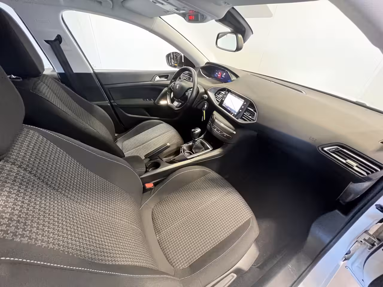 Peugeot 308 SW 1.2 PureTech Blue Lease Active | Android Auto/Apple Carplay | LM Velgen 16" | Achteruitrij