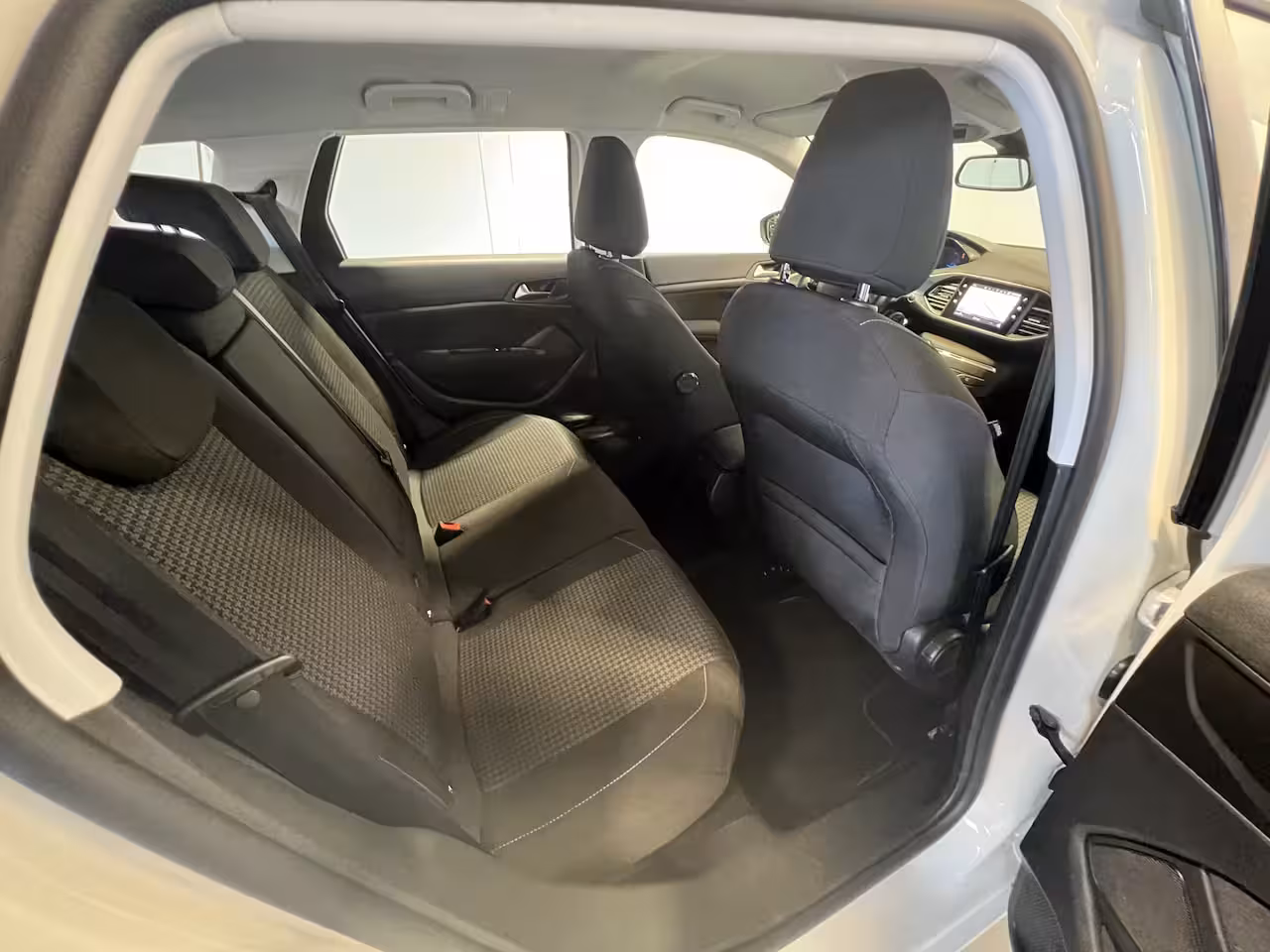 Peugeot 308 SW 1.2 PureTech Blue Lease Active | Android Auto/Apple Carplay | LM Velgen 16" | Achteruitrij