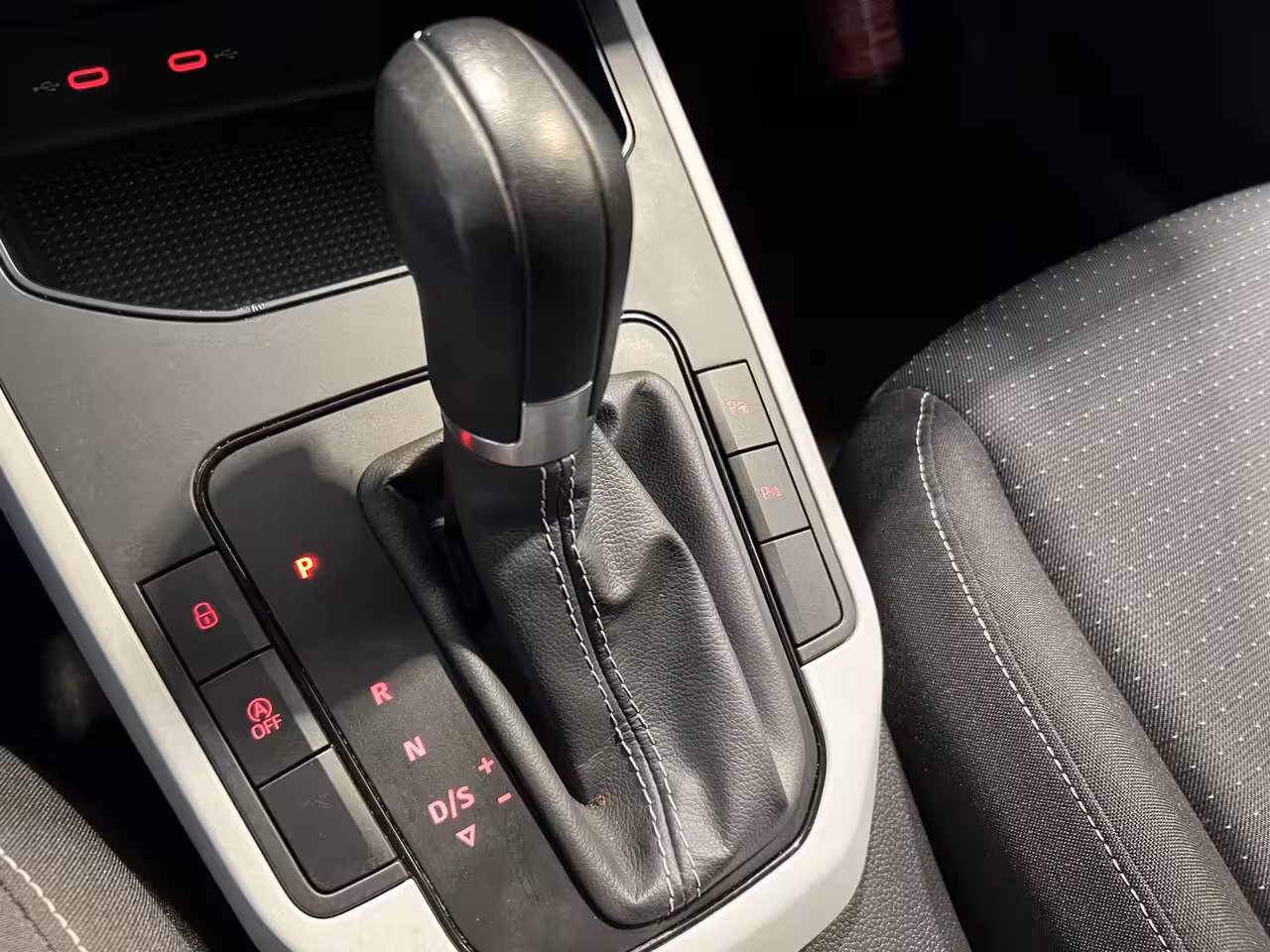 Seat Arona 1.0 TSI Style | Android Auto/Apple Carplay | LM Velgen 16" | Cruise Control | PDC Achter |