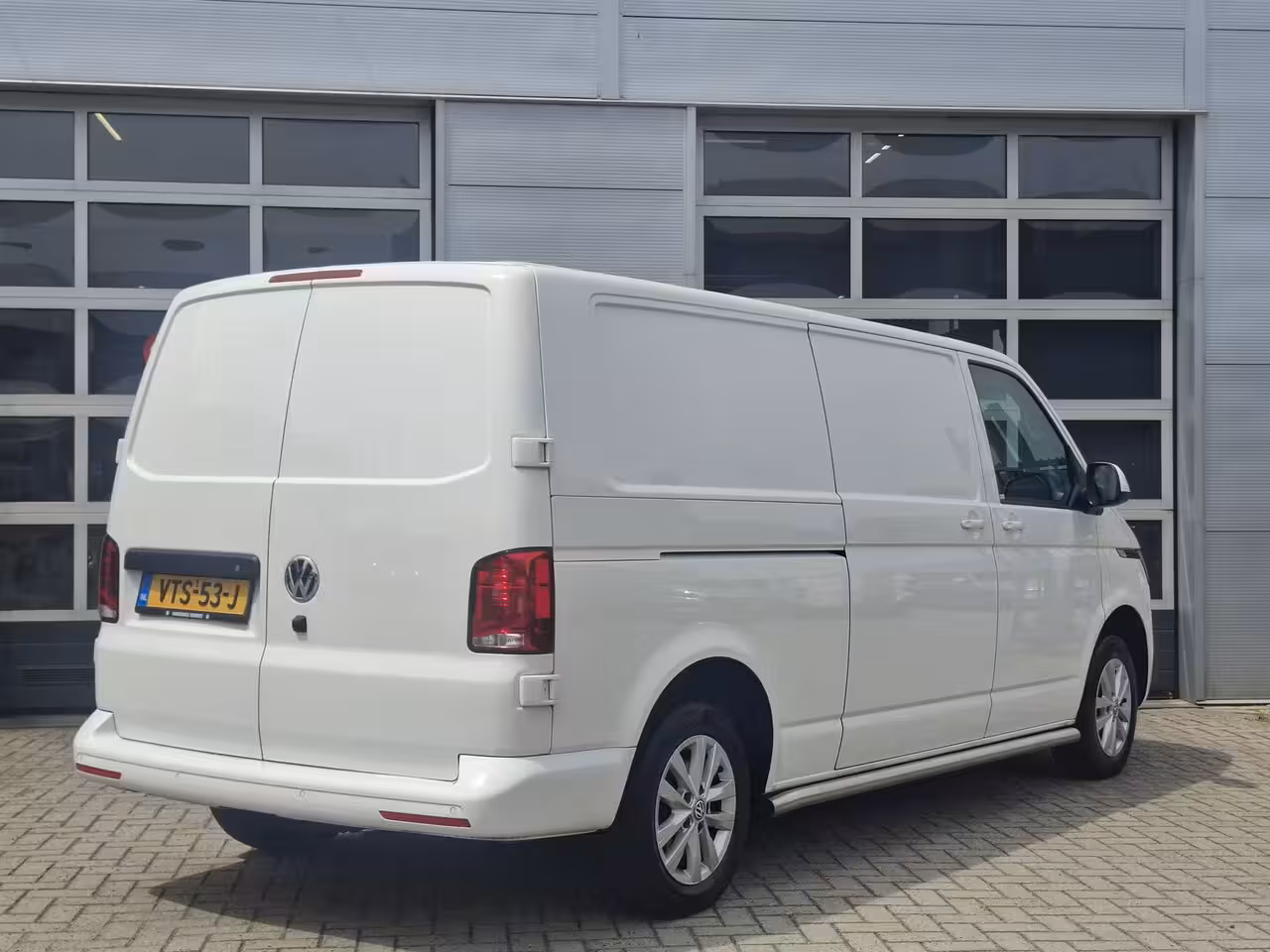 Volkswagen Transporter 2.0 TDI L2H1 Highline | Android/Apple Carplay | LM Velgen 16" | Cruise Control | Sidebars