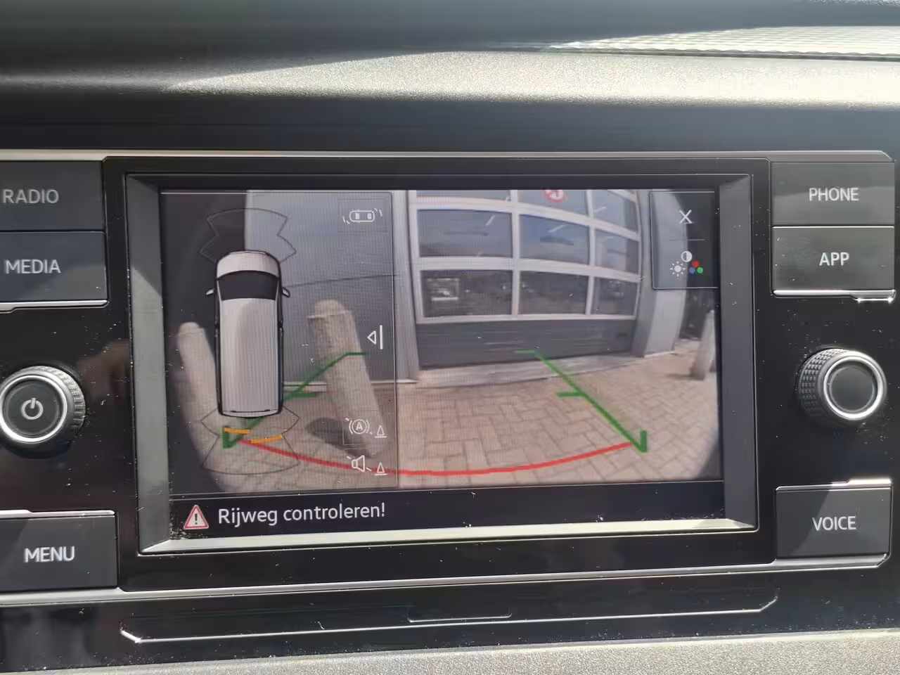 Volkswagen Transporter 2.0 TDI L2H1 Highline | Android/Apple Carplay | LM Velgen 16" | Cruise Control | Sidebars