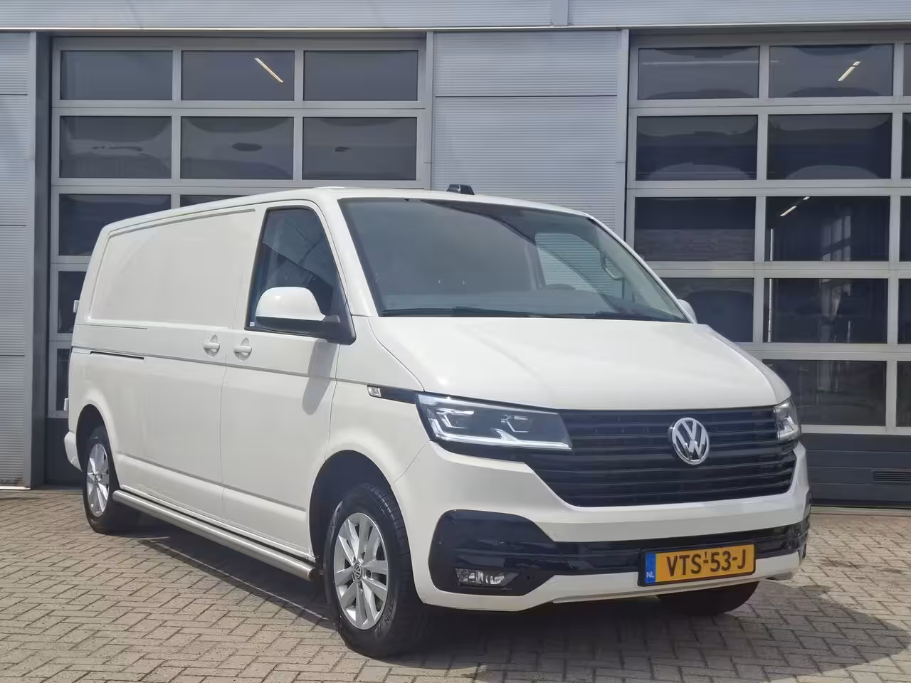 Volkswagen Transporter 2.0 TDI L2H1 Highline | Android/Apple Carplay | LM Velgen 16" | Cruise Control | Sidebars