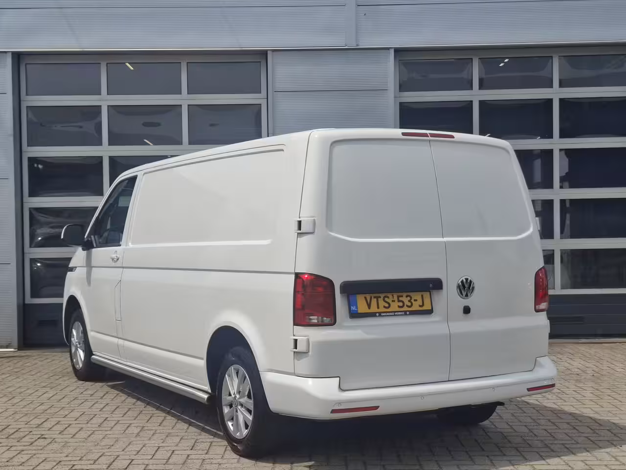 Volkswagen Transporter 2.0 TDI L2H1 Highline | Android/Apple Carplay | LM Velgen 16" | Cruise Control | Sidebars