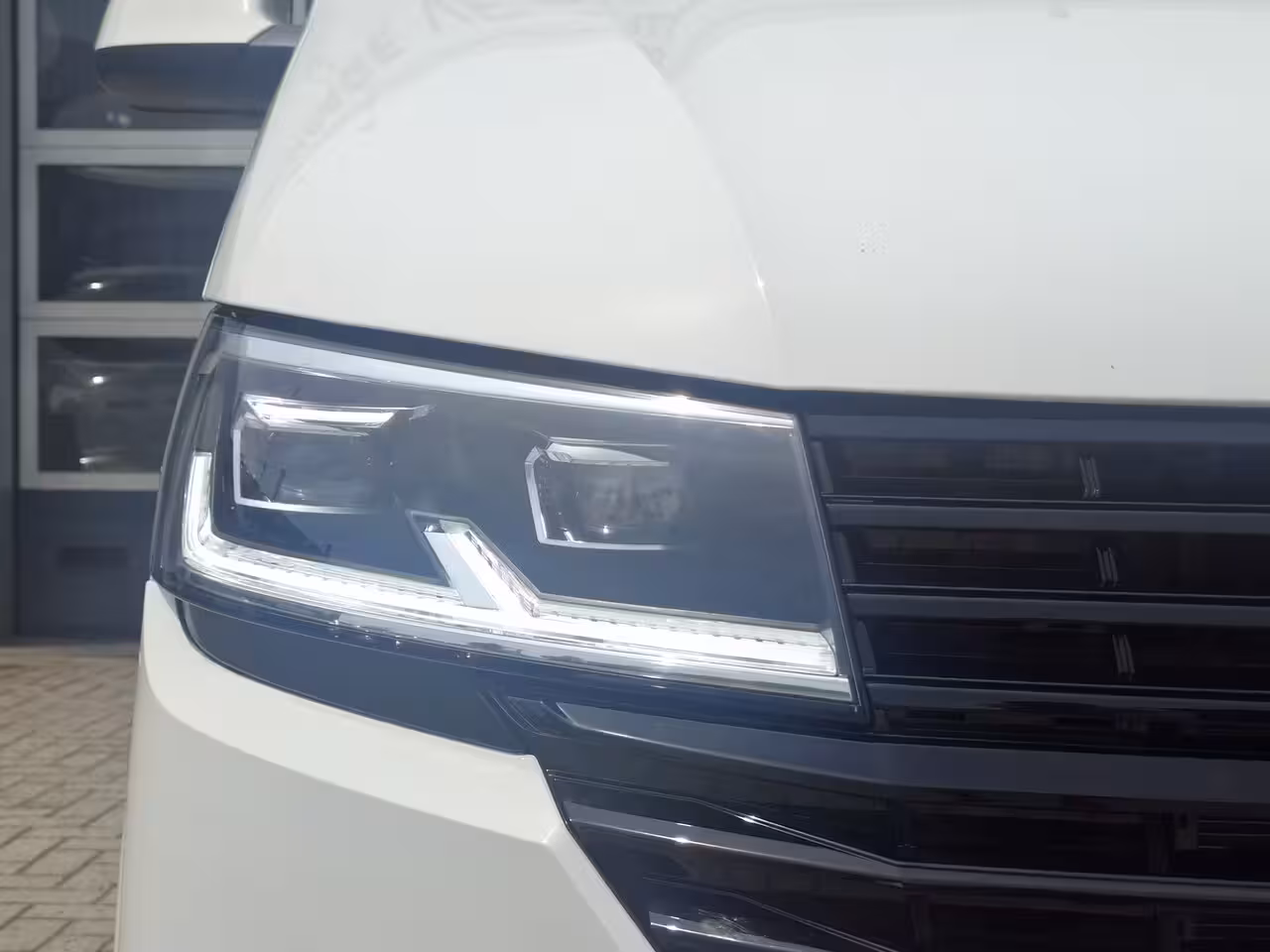 Volkswagen Transporter 2.0 TDI L2H1 Highline | Android/Apple Carplay | LM Velgen 16" | Cruise Control | Sidebars