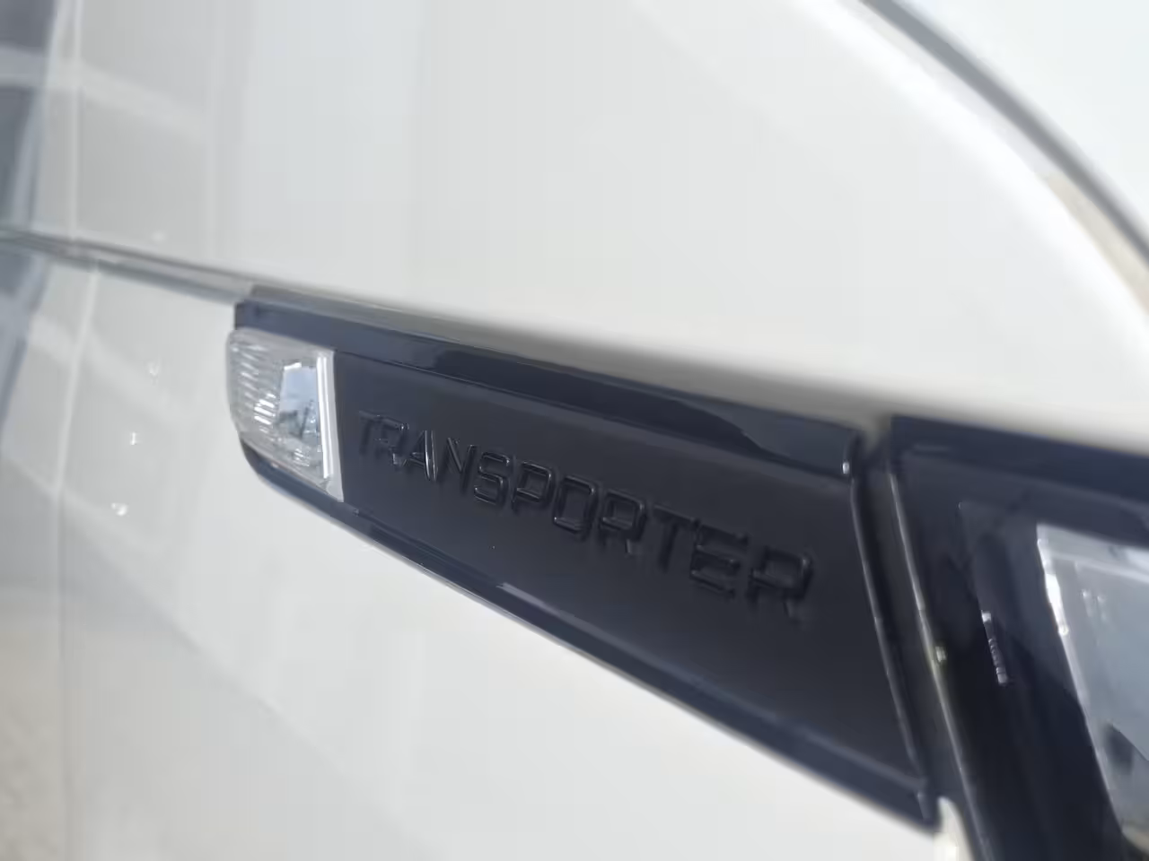 Volkswagen Transporter 2.0 TDI L2H1 Highline | Android/Apple Carplay | LM Velgen 16" | Cruise Control | Sidebars