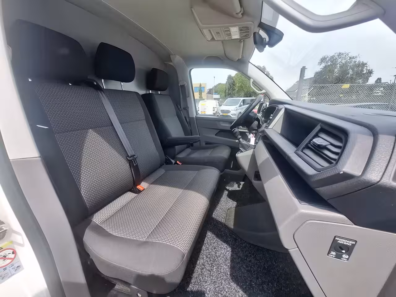 Volkswagen Transporter 2.0 TDI L2H1 Highline | Android/Apple Carplay | LM Velgen 16" | Cruise Control | Sidebars