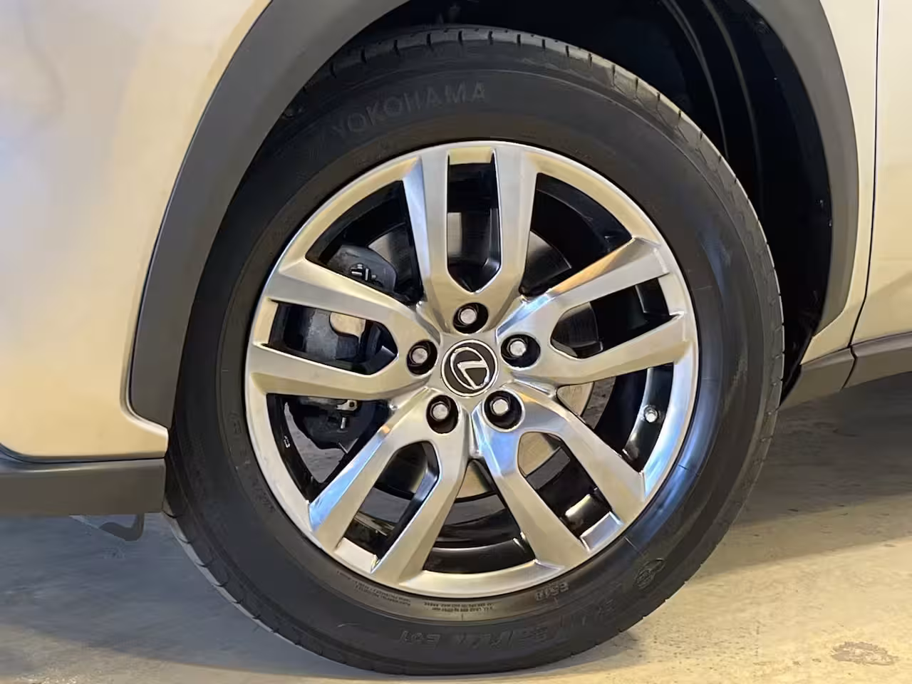 Lexus NX 300h Comfort line | Navigatie/Android/Apple Carplay | LM Velgen 18" | Achteruitrijcamera |