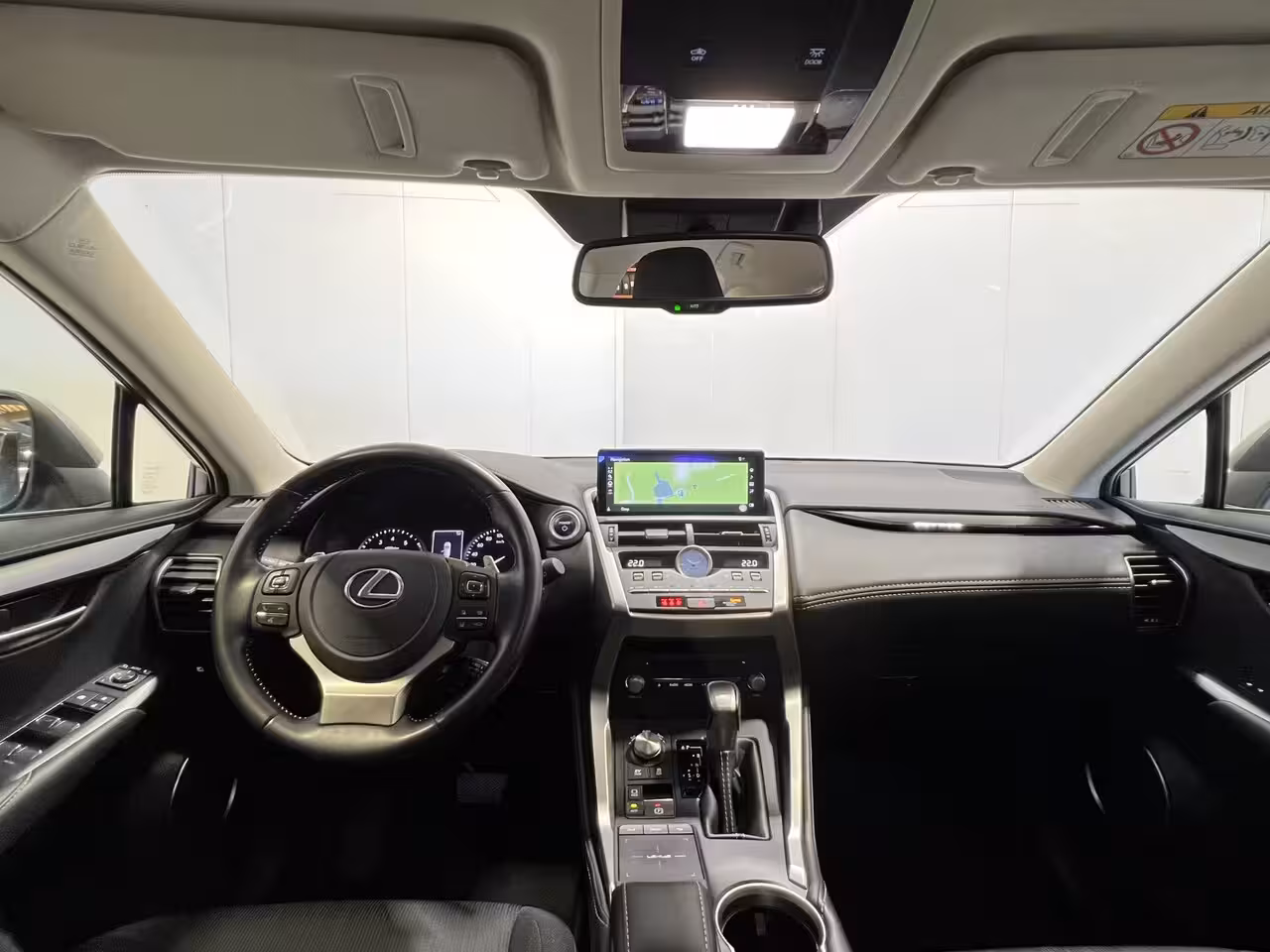 Lexus NX 300h Comfort line | Navigatie/Android/Apple Carplay | LM Velgen 18" | Achteruitrijcamera |