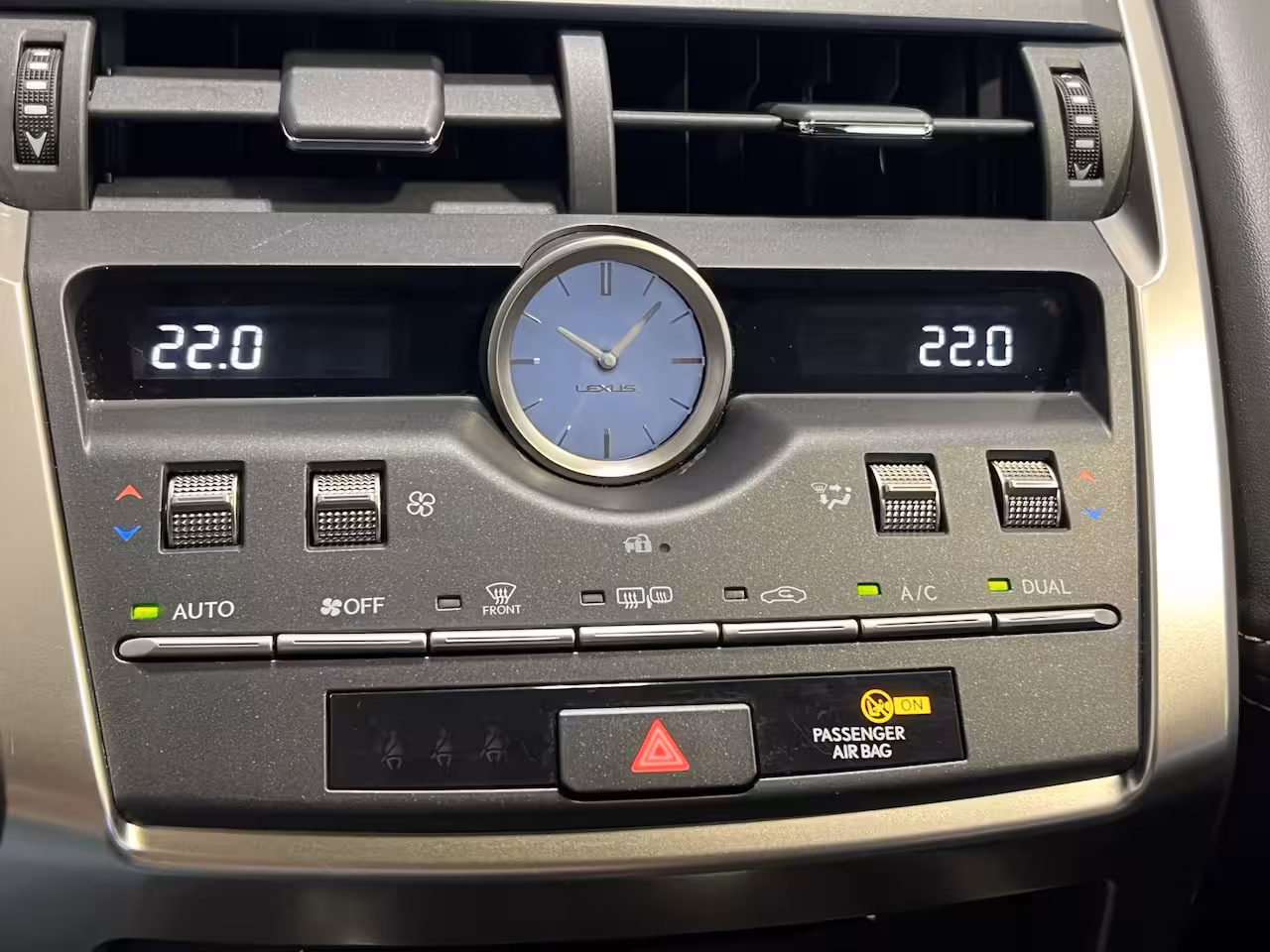 Lexus NX 300h Comfort line | Navigatie/Android/Apple Carplay | LM Velgen 18" | Achteruitrijcamera |