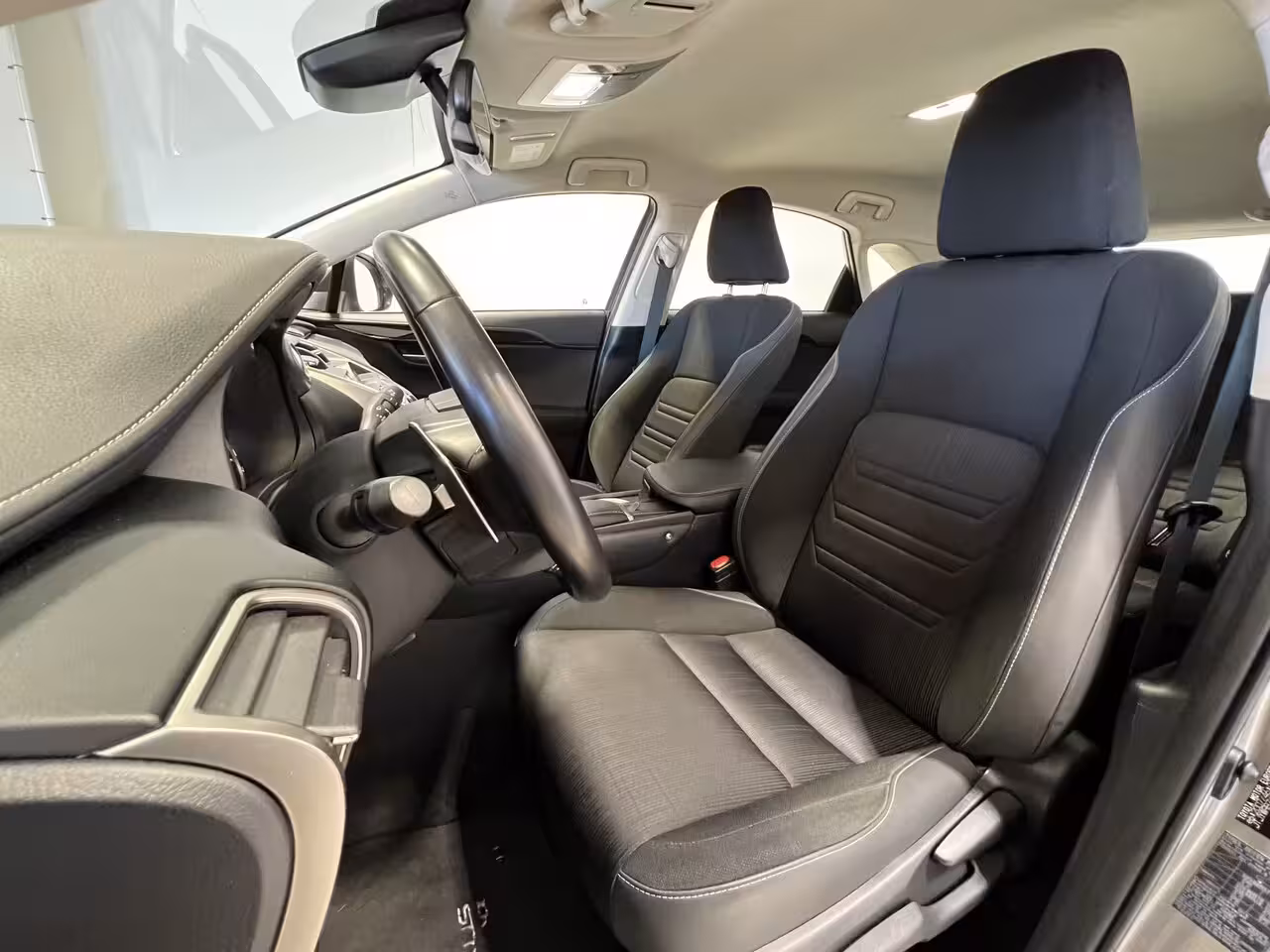 Lexus NX 300h Comfort line | Navigatie/Android/Apple Carplay | LM Velgen 18" | Achteruitrijcamera |