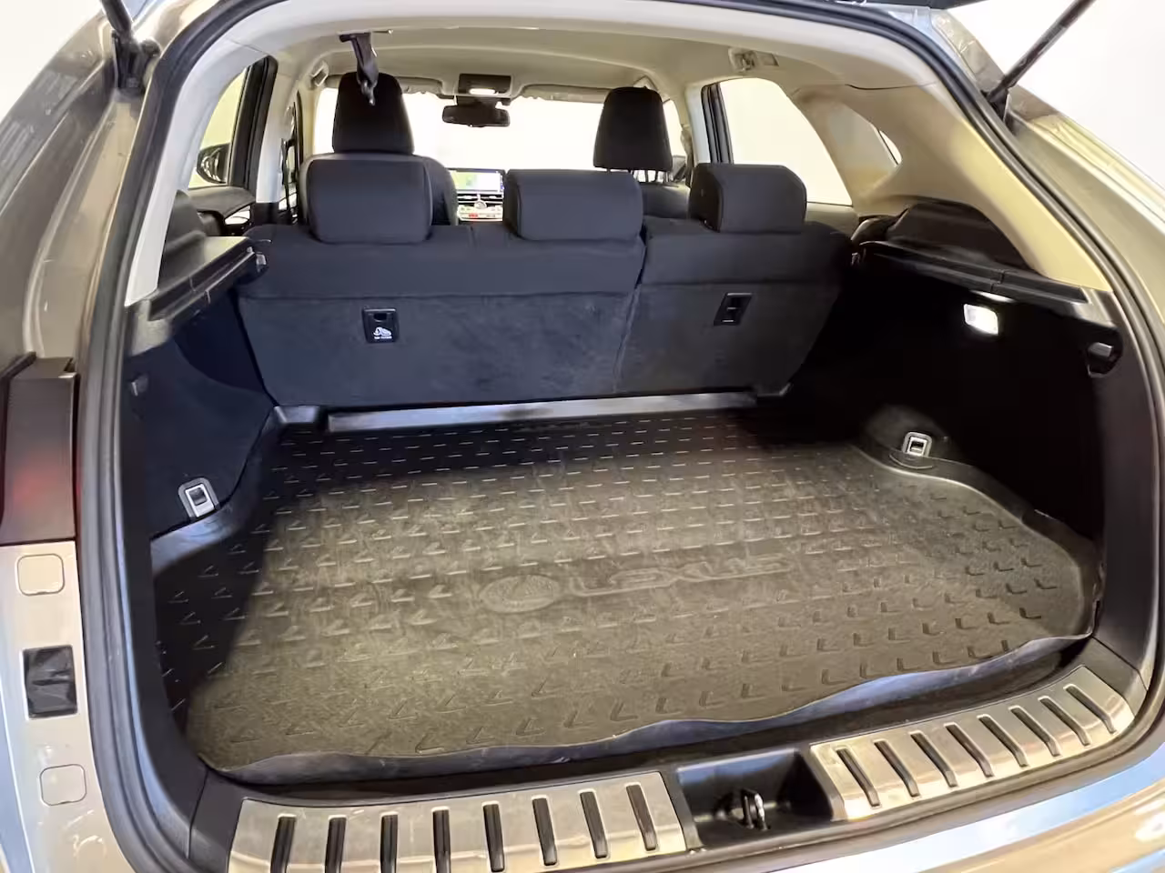 Lexus NX 300h Comfort line | Navigatie/Android/Apple Carplay | LM Velgen 18" | Achteruitrijcamera |