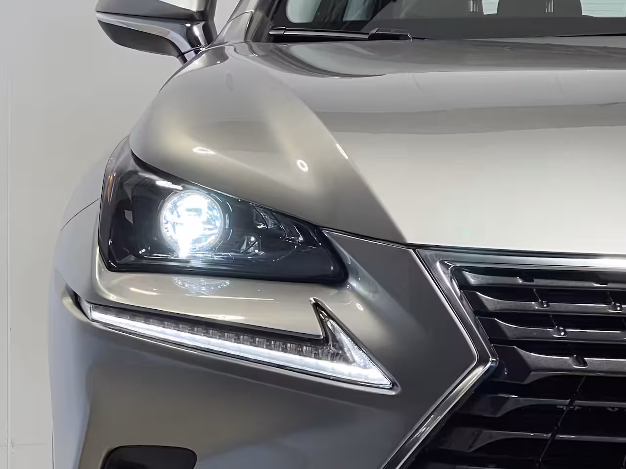 Lexus NX 300h Comfort line | Navigatie/Android/Apple Carplay | LM Velgen 18" | Achteruitrijcamera |