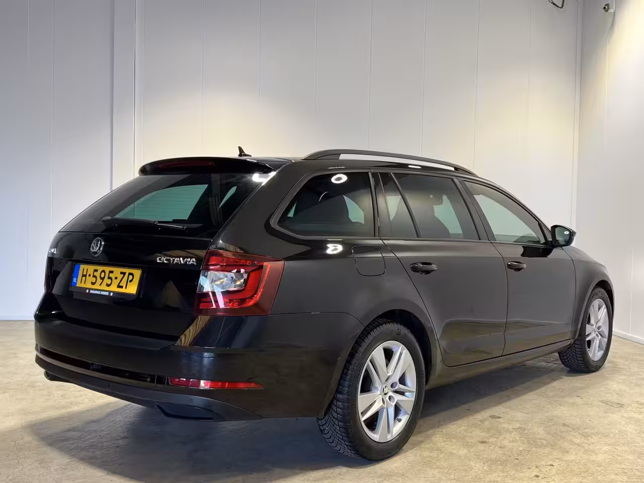Skoda Octavia Combi 1.0 TSI Greentech Sport Business | Navigatie/Android/Apple Carplay | LM Velgen 17" | Cruis