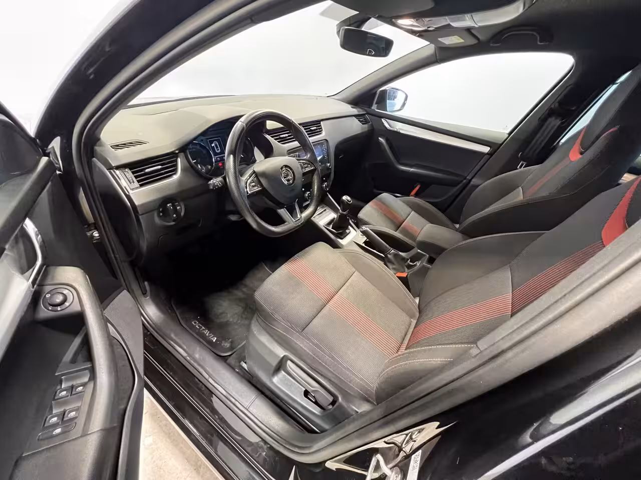 Skoda Octavia Combi 1.0 TSI Greentech Sport Business | Navigatie/Android/Apple Carplay | LM Velgen 17" | Cruis