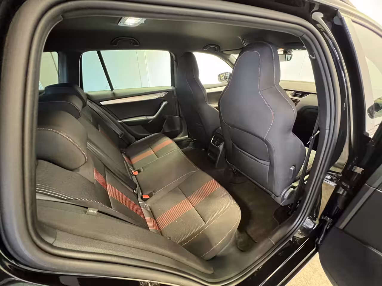 Skoda Octavia Combi 1.0 TSI Greentech Sport Business | Navigatie/Android/Apple Carplay | LM Velgen 17" | Cruis