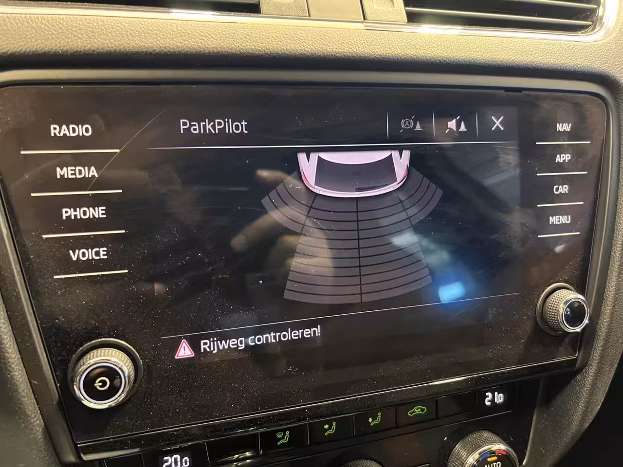 Skoda Octavia Combi 1.0 TSI Greentech Sport Business | Navigatie/Android/Apple Carplay | LM Velgen 17" | Cruis