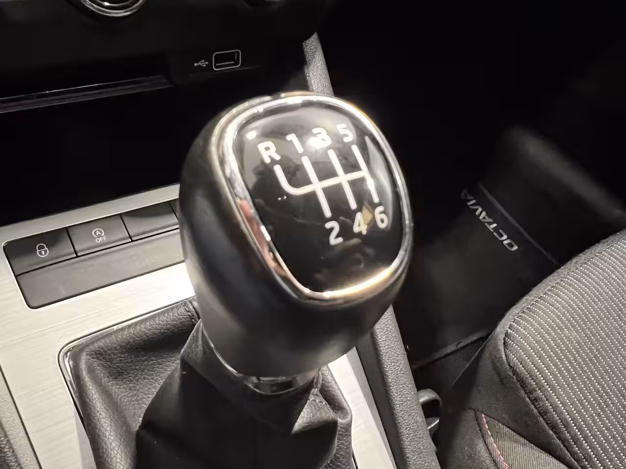 Skoda Octavia Combi 1.0 TSI Greentech Sport Business | Navigatie/Android/Apple Carplay | LM Velgen 17" | Cruis