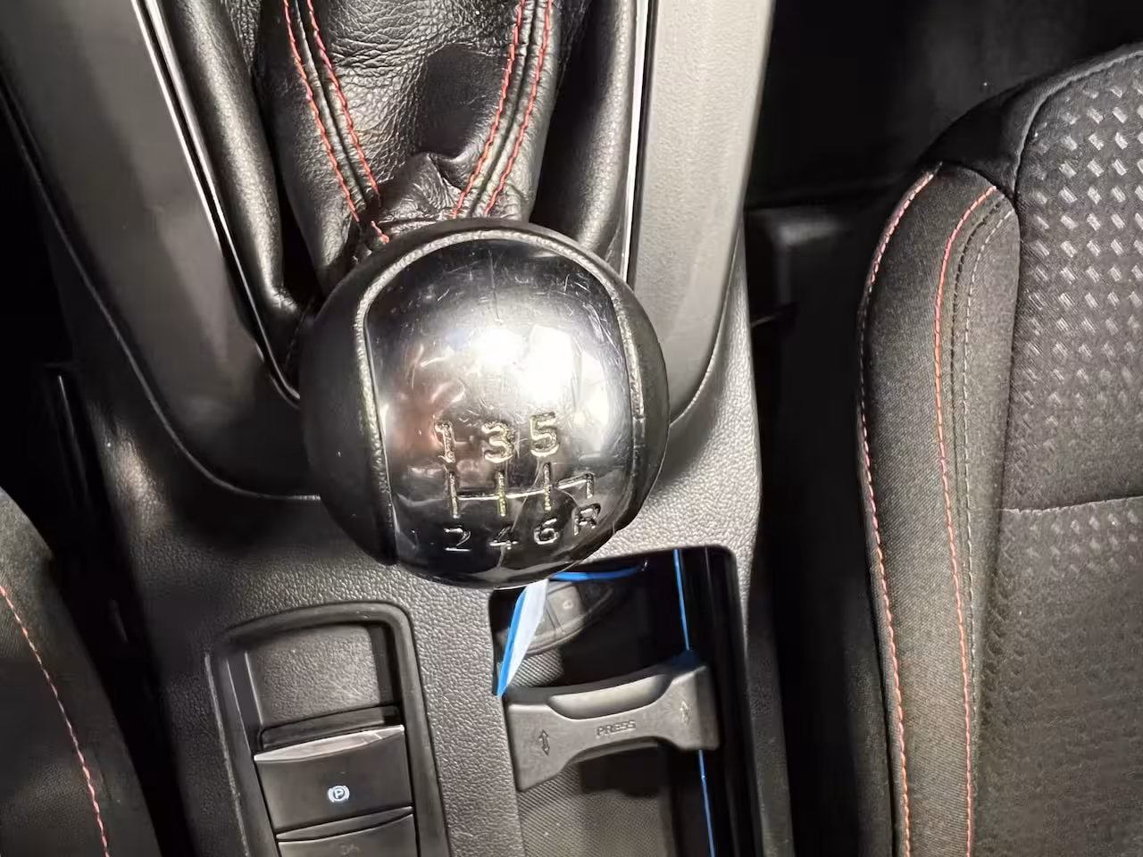 Ford Focus 1.0 EcoBoost Hybrid ST Line | Navigatie/Android/Apple Carplay | LMV 17" | Parkeersensoren