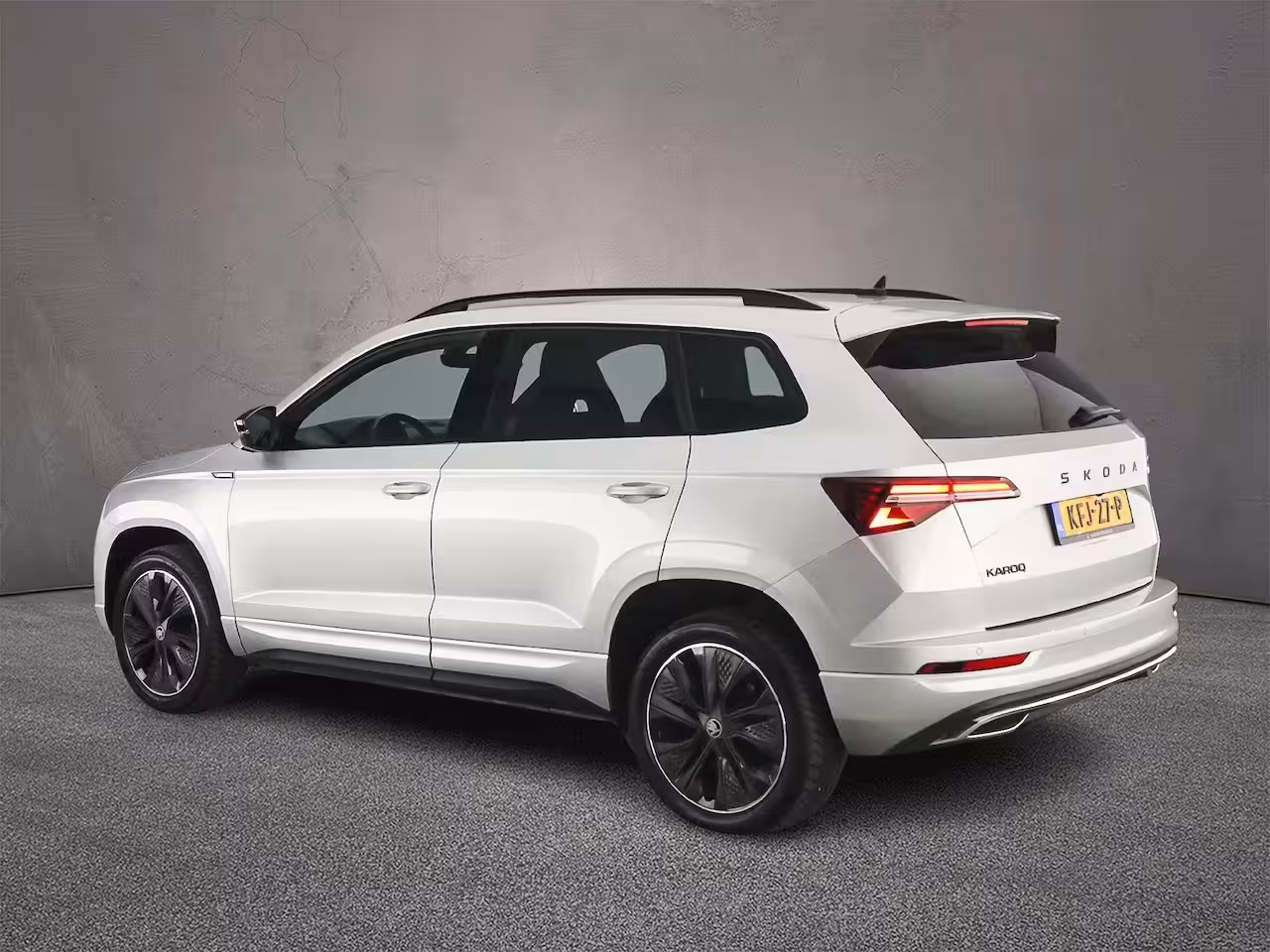 Skoda Karoq Sportline Business 1.5 TSI 150pk DSG Automaat, Trekhaak, Adaptive cruise control, Achterui