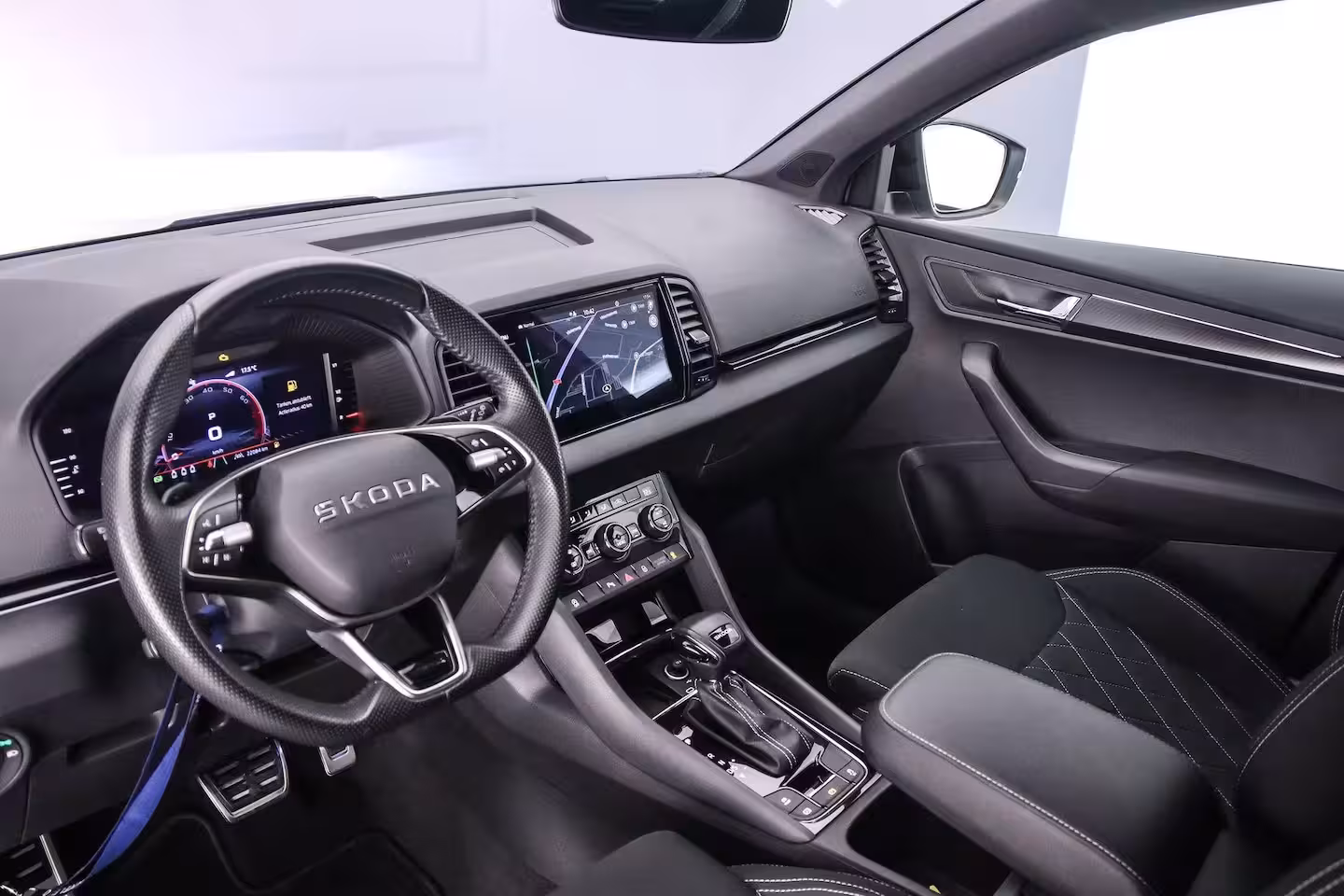 Skoda Karoq Sportline Business 1.5 TSI 150pk DSG Automaat, Trekhaak, Adaptive cruise control, Achterui