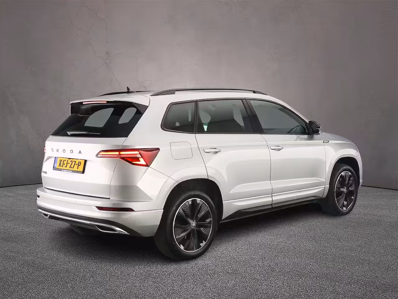Skoda Karoq Sportline Business 1.5 TSI 150pk DSG Automaat, Trekhaak, Adaptive cruise control, Achterui