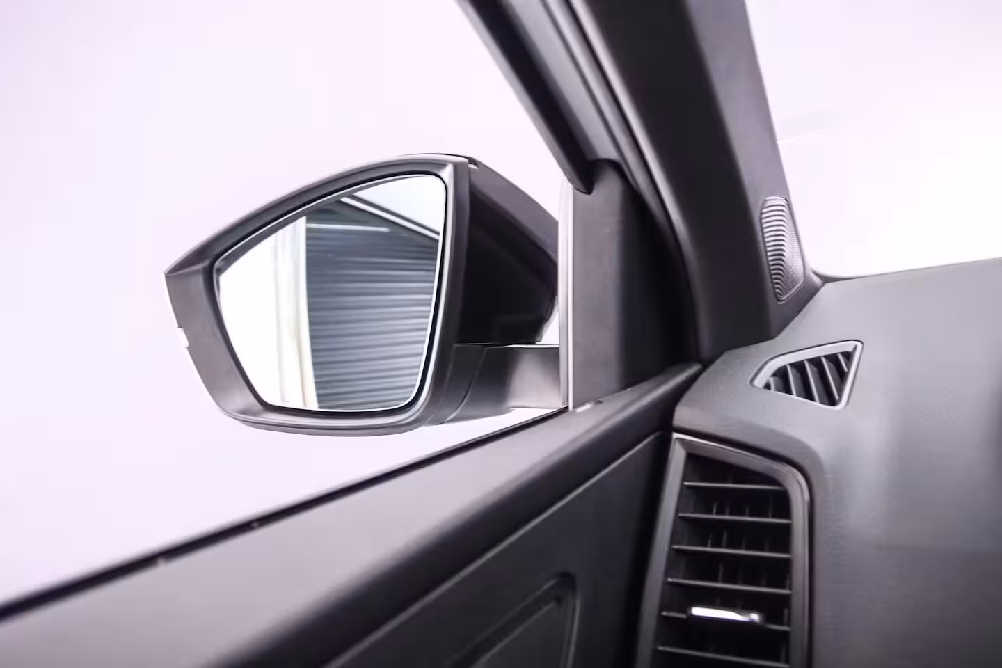Skoda Karoq Sportline Business 1.5 TSI 150pk DSG Automaat, Trekhaak, Adaptive cruise control, Achterui